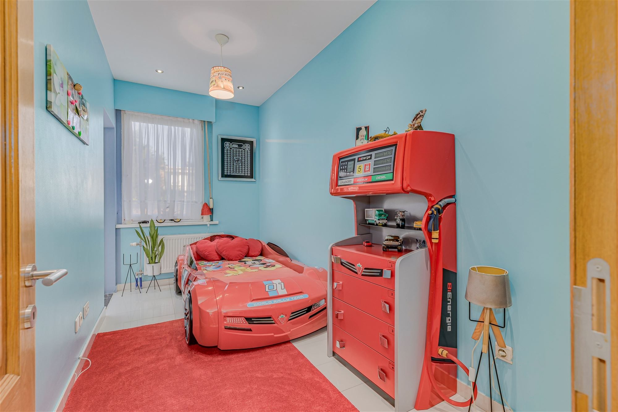 Mooi ingerichte woning met 4 slk, 2 badk en ruime stadstuin in Merksem foto 17