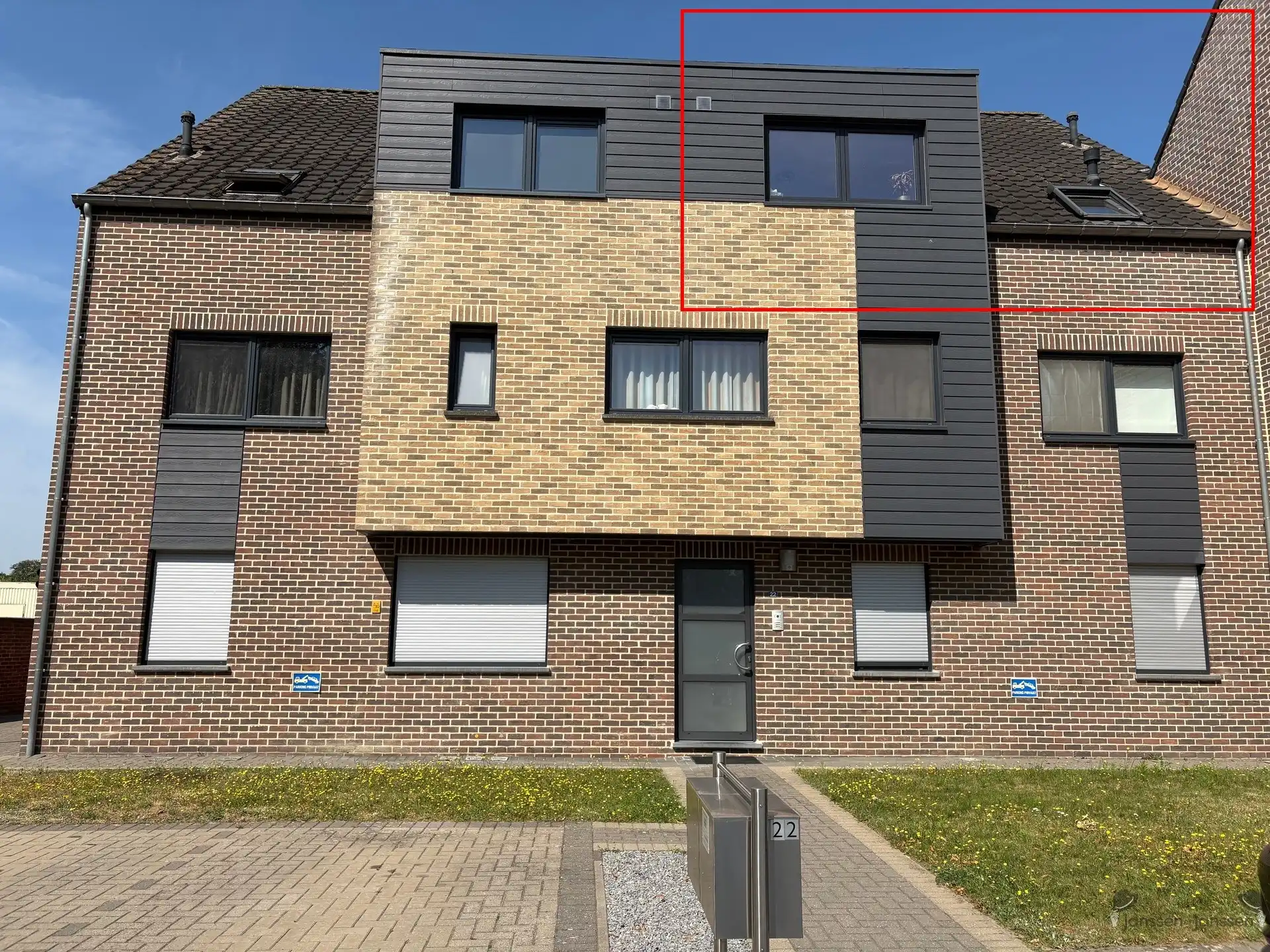 Ruim duplex appartement met terras en ondergrondse staanplaats te huur in Leopoldsburg  foto 2