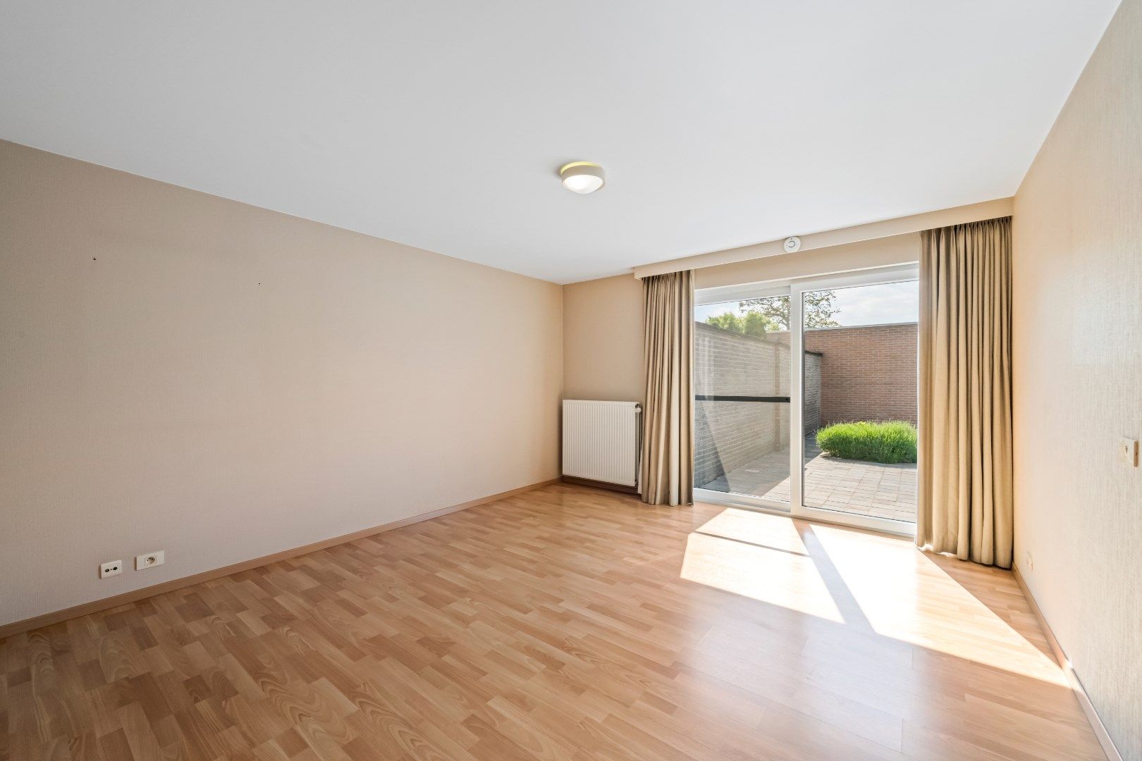 Ruim gelijkvloers appartement met groot terras en garage foto 8