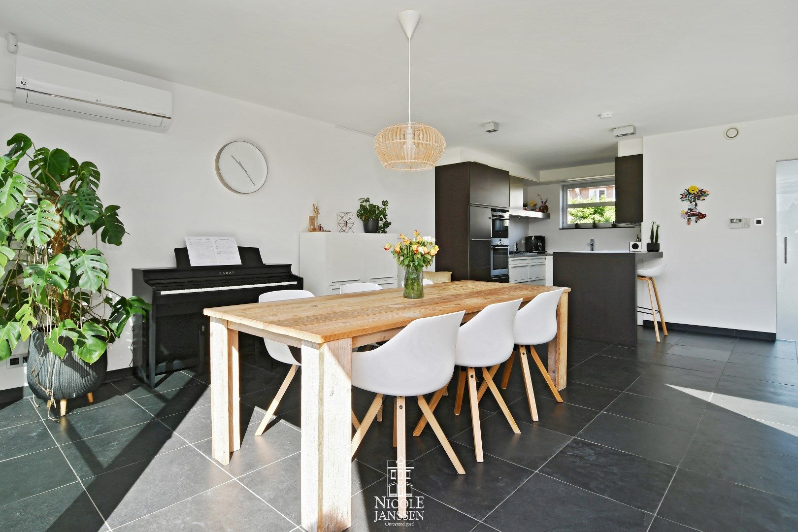 Halfvrijstaande gezinswoning met vrijstaande garage foto 11