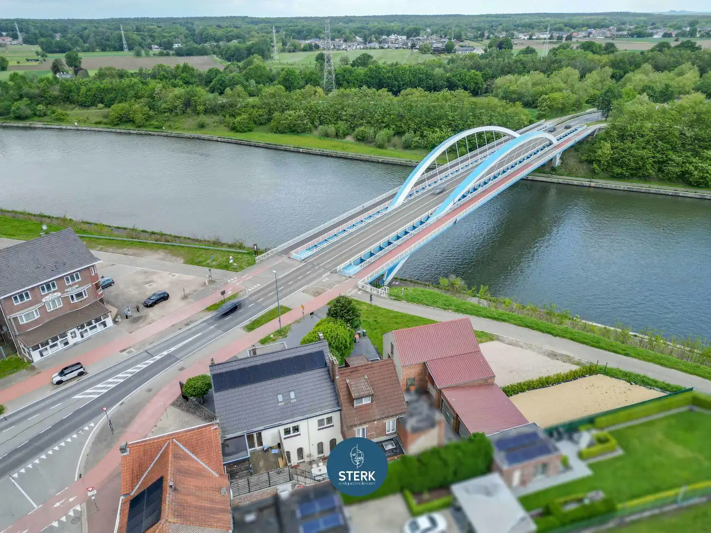 PAND MET 2 APPARTEMENTEN EN HANDELSRUIMTE TE BRIEGDEN-LANAKEN !  foto 4