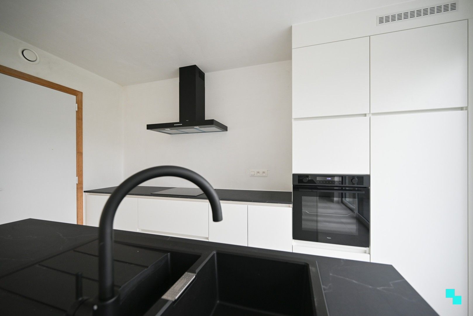 Aantrekkelijke HOB met drie slaapkamers in rustige nieuwe verkaveling foto 9