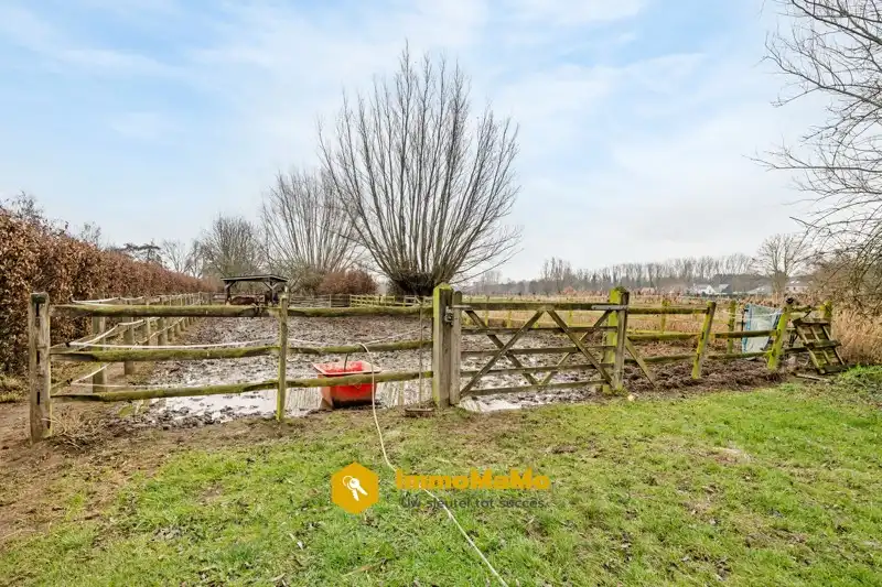 LANDELIJKE WONING MET ENORM RUIME TUIN TE KOOP IN WACHTEBEKE foto 32