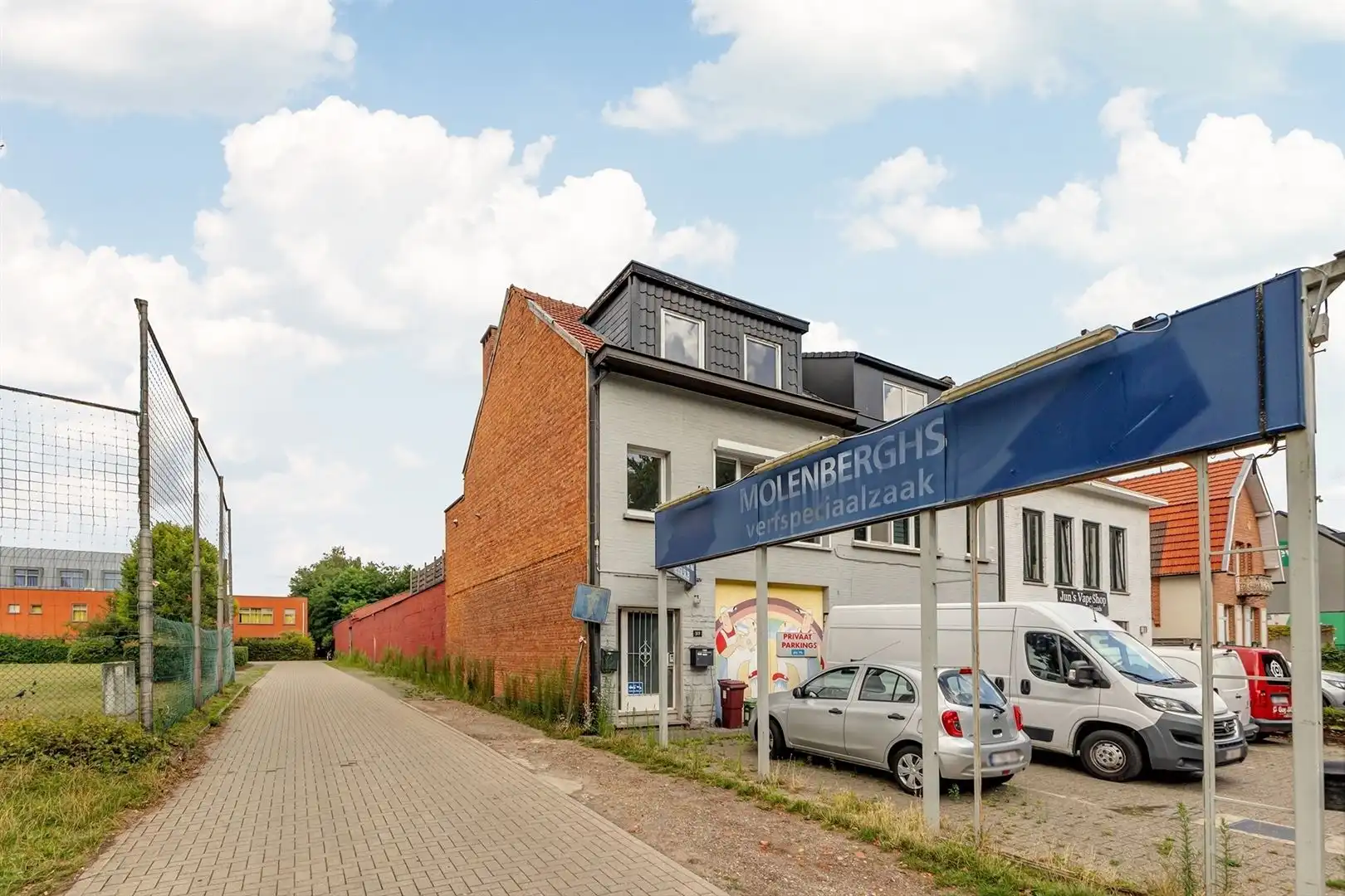 Woning met doorrit en ruime opslag – multifunctioneel eigendom foto 18