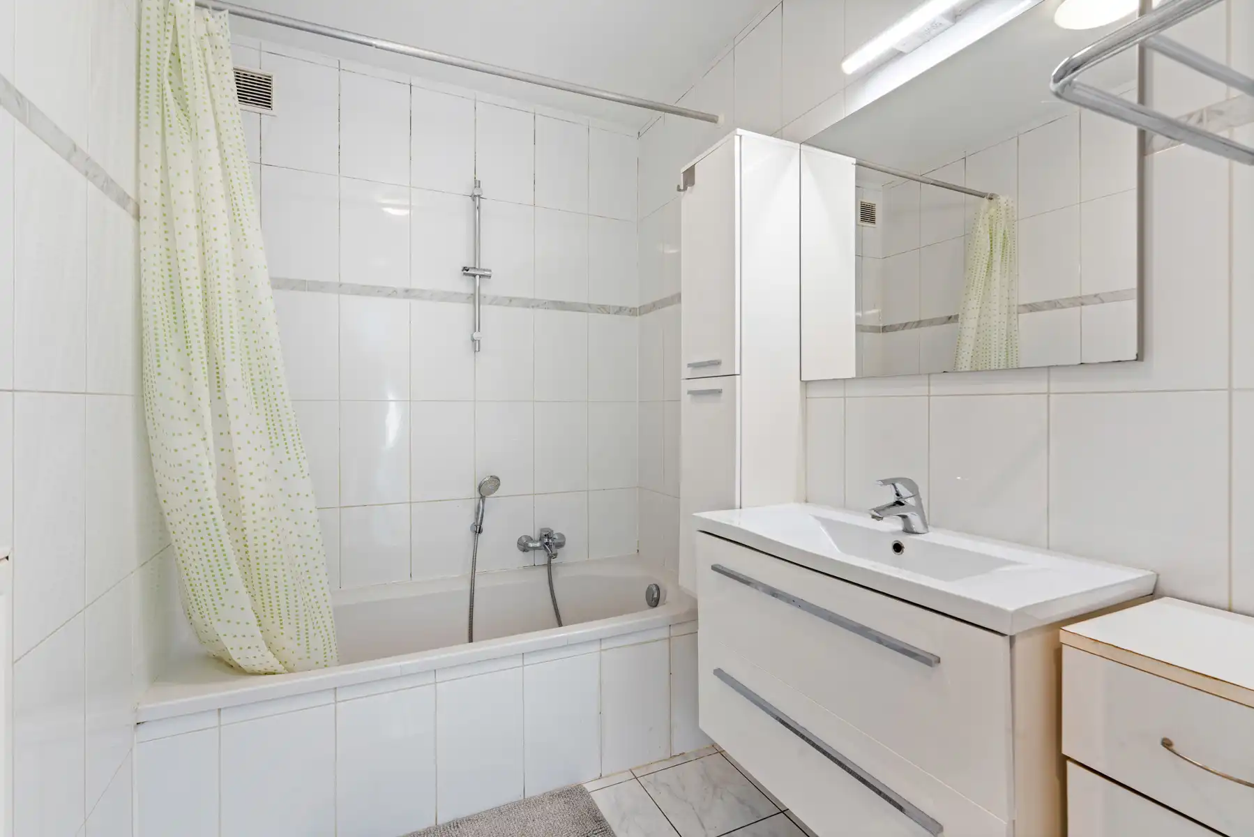 Gelijkvloers appartement 2 slaapkamers + terras + parking foto 10