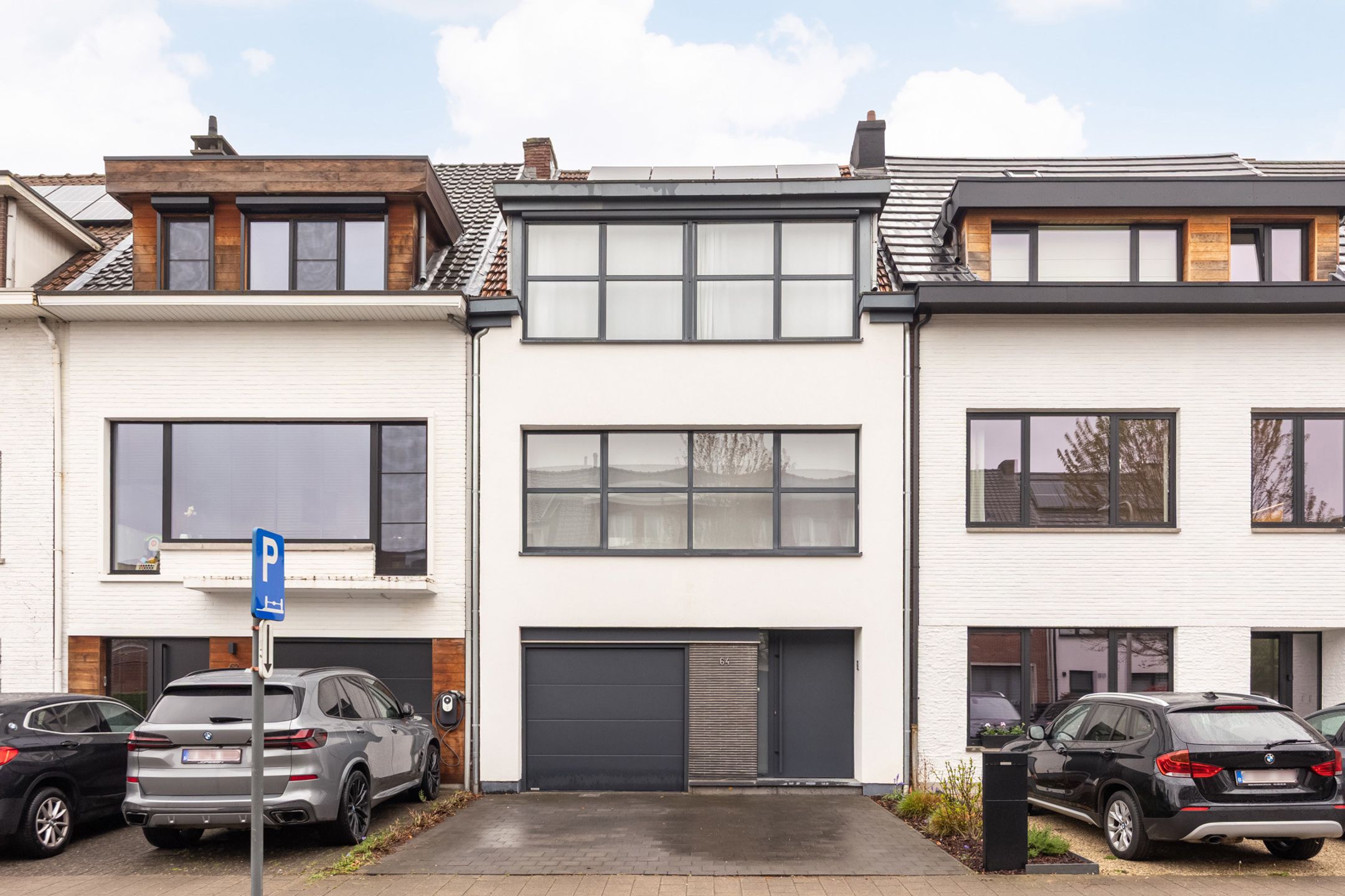 Bel-etage met garage en gezellige tuin op top locatie foto {{pictureIndex}}