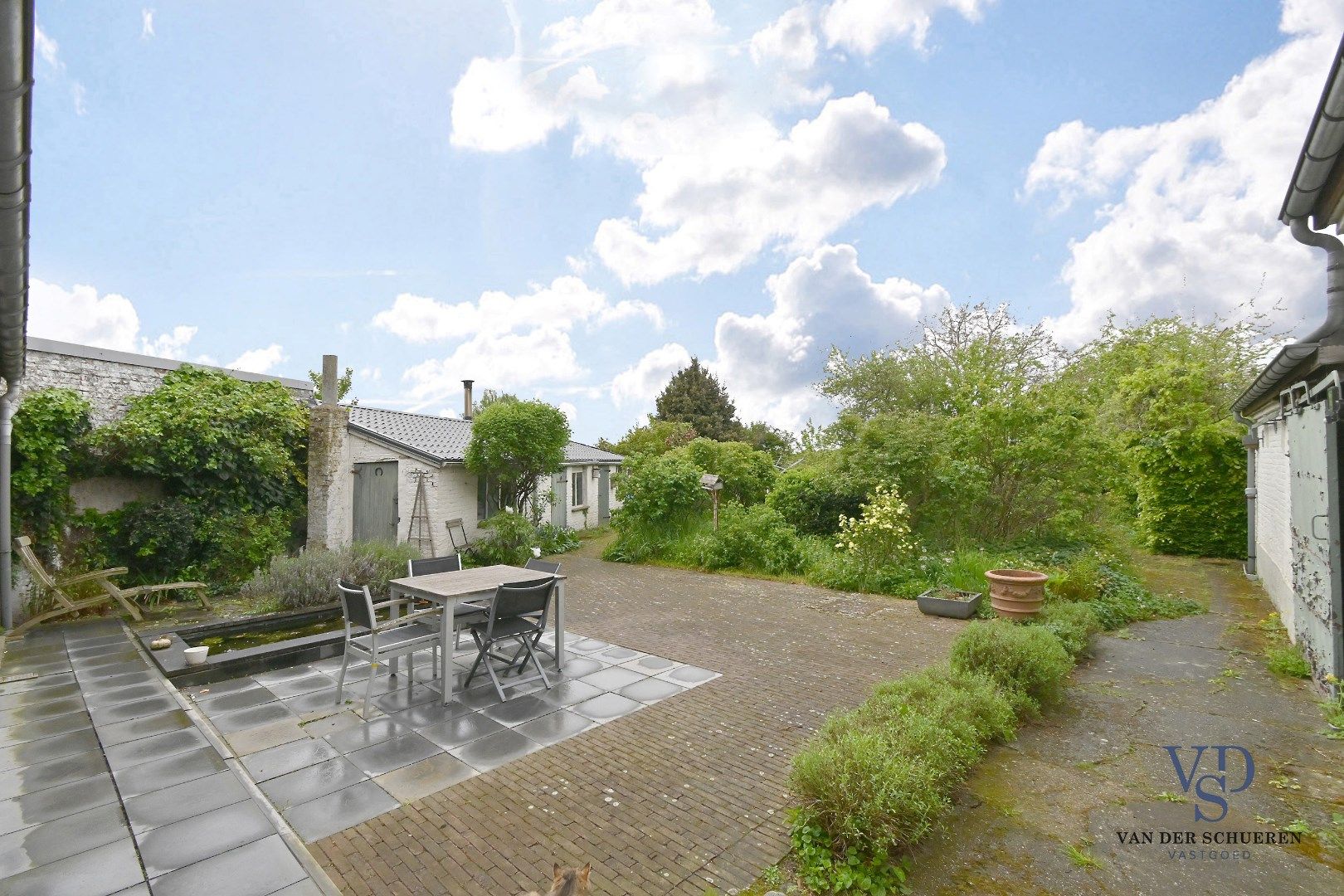 Charmante woning op royaal perceel van 1.618 m² foto 5