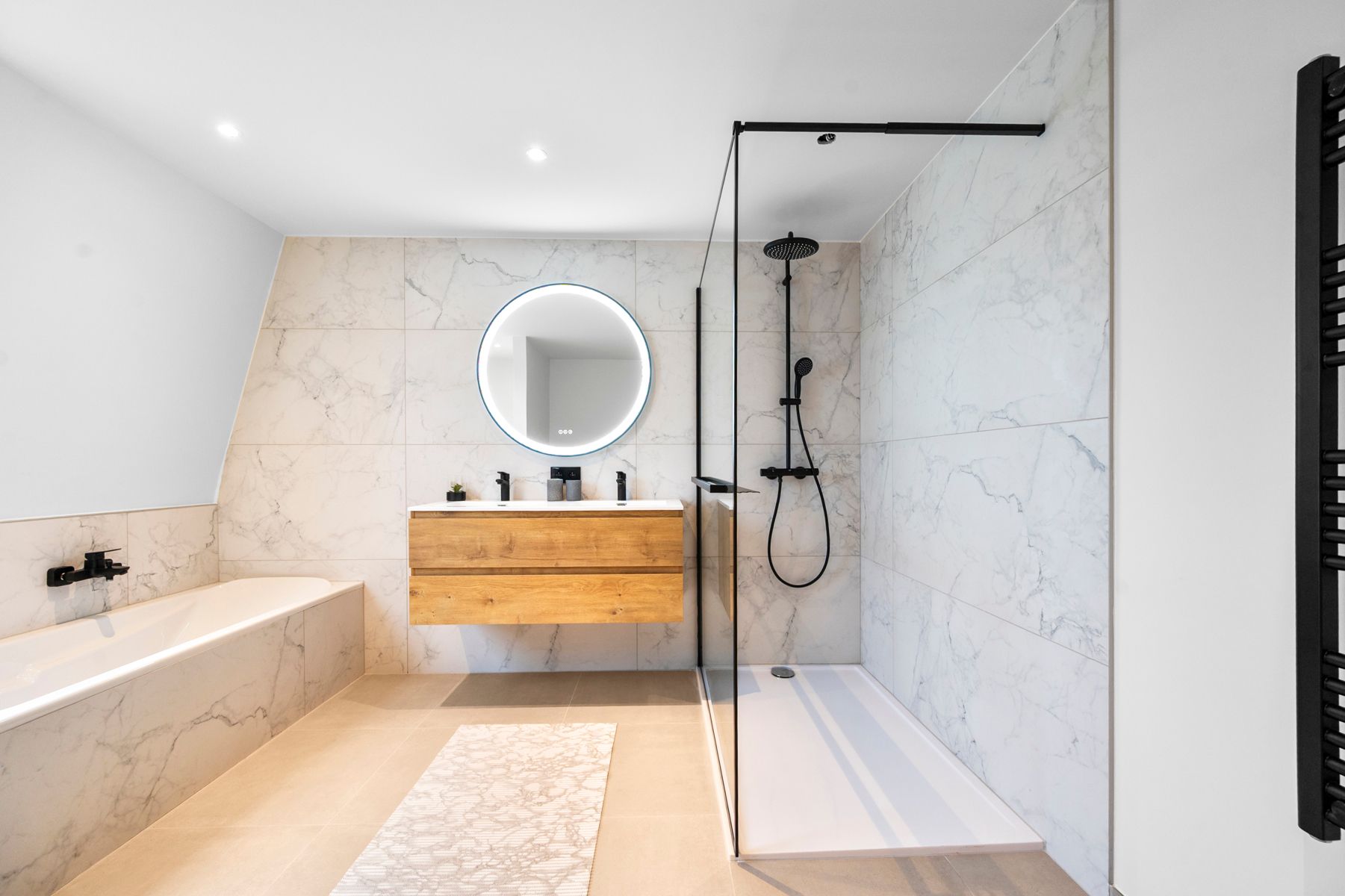 Instapklare woning met 5 slaapkamers en 2 badkamers foto 7