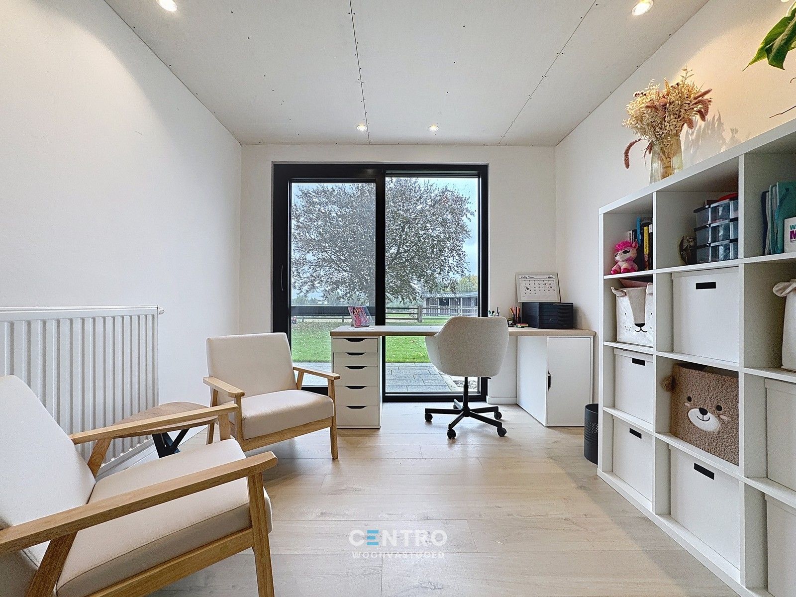 Instapklare, LANDELIJKE WONING met 4 ruime slpkms, 2 badkms, ruime garage, stalling (3 paarden) en gedraineerde buitenpiste te Hooglede (Gits). foto 8