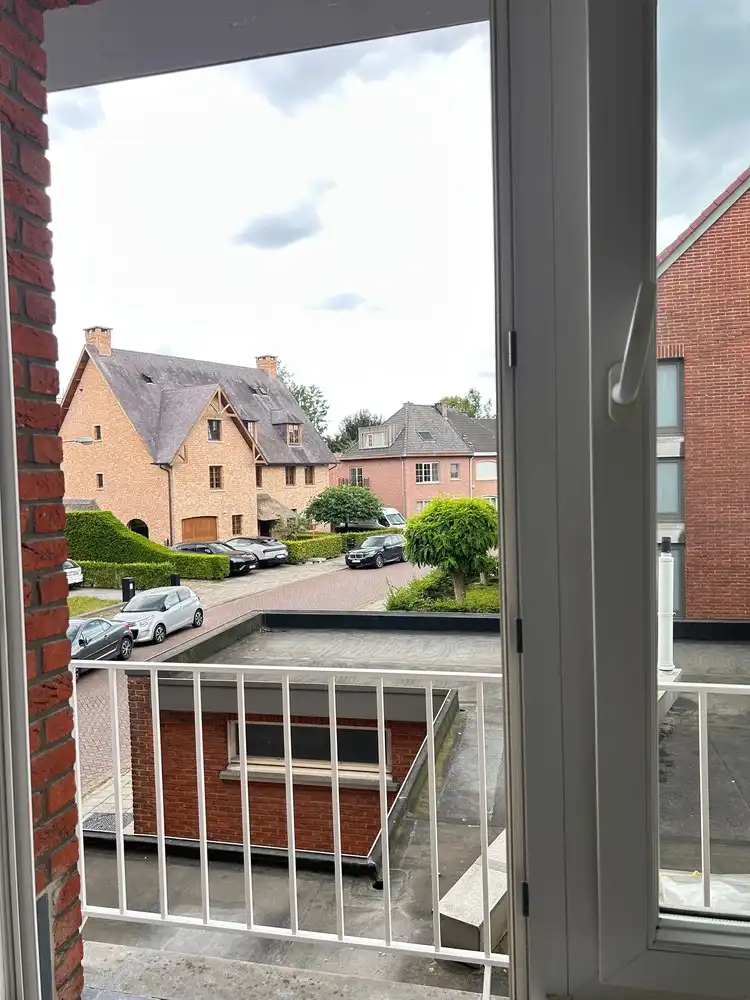 Pal in het bruisende centrum van Brasschaat gelegen 2 slaapkamerappartement in perfecte staat foto 13