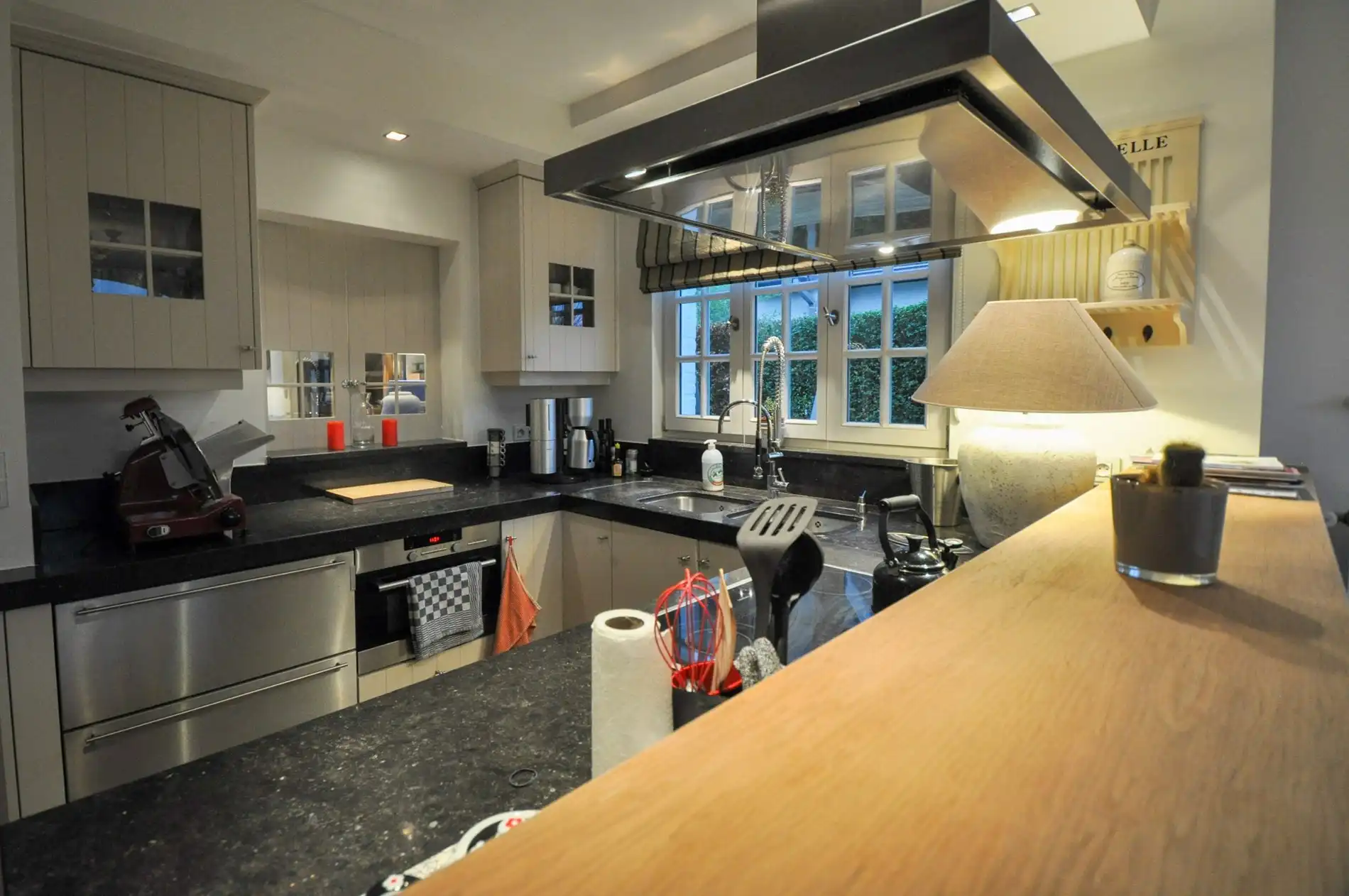 Charmante villa gelegen in een rustige residentiele wijk. foto 19