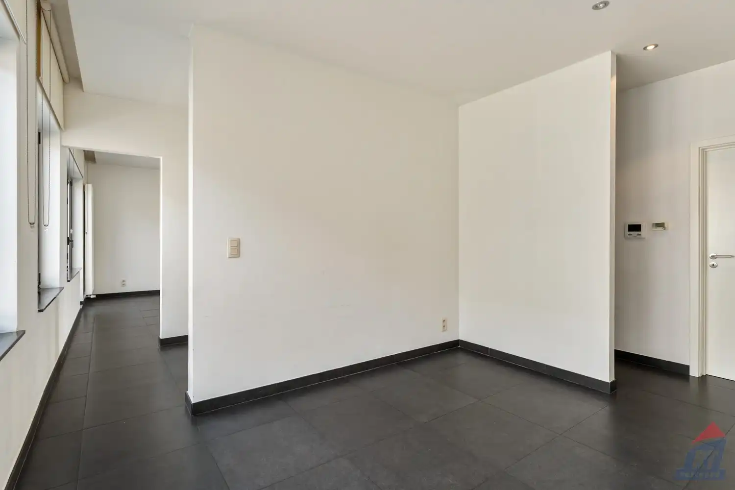 Veelzijdig pand met praktijkruimte en duplex appartement op toplocatie in Sint-Truiden foto 19