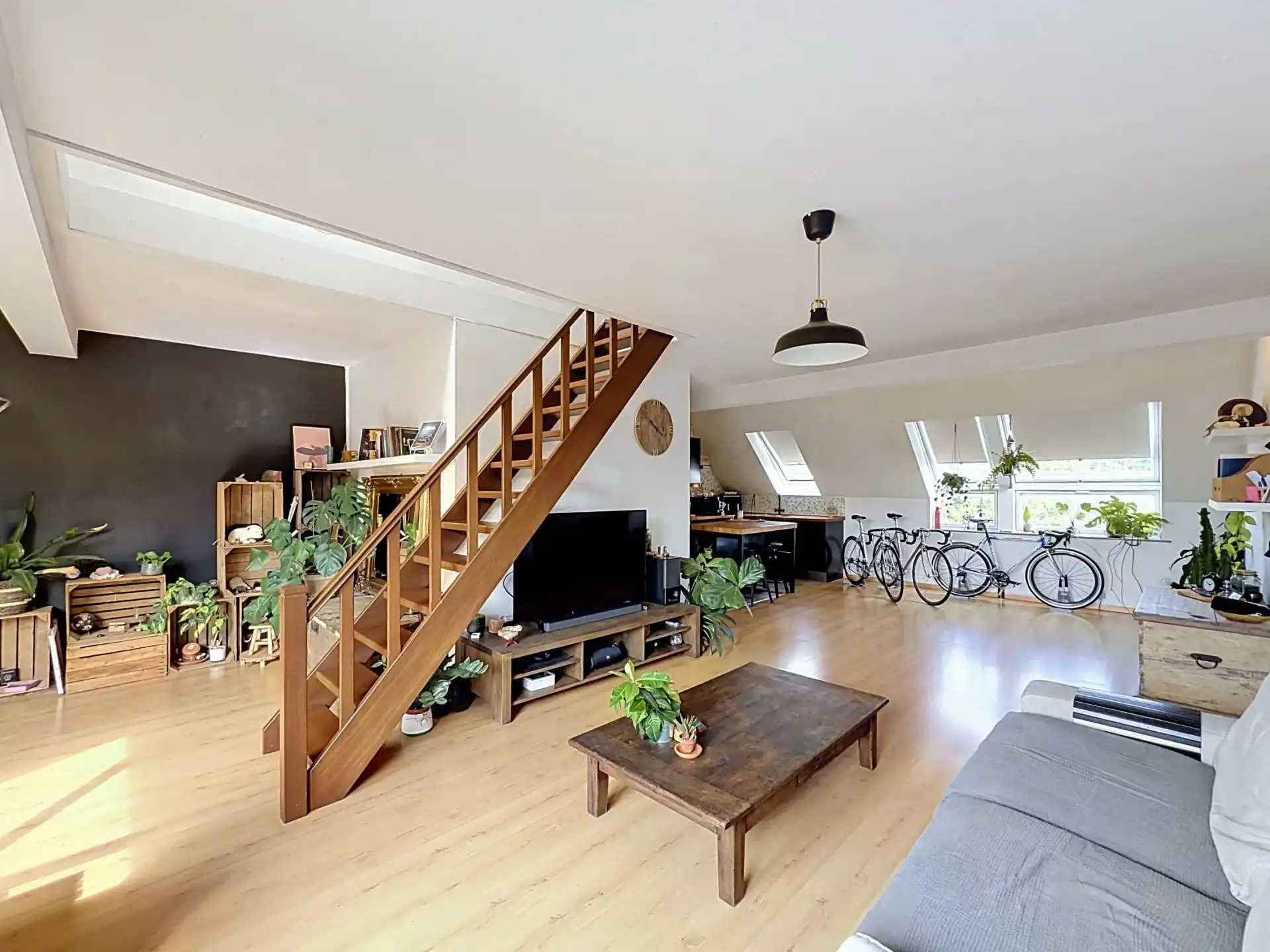 Gezellig en ruim duplex appartement in hartje Lommel met staanplaats. foto 3