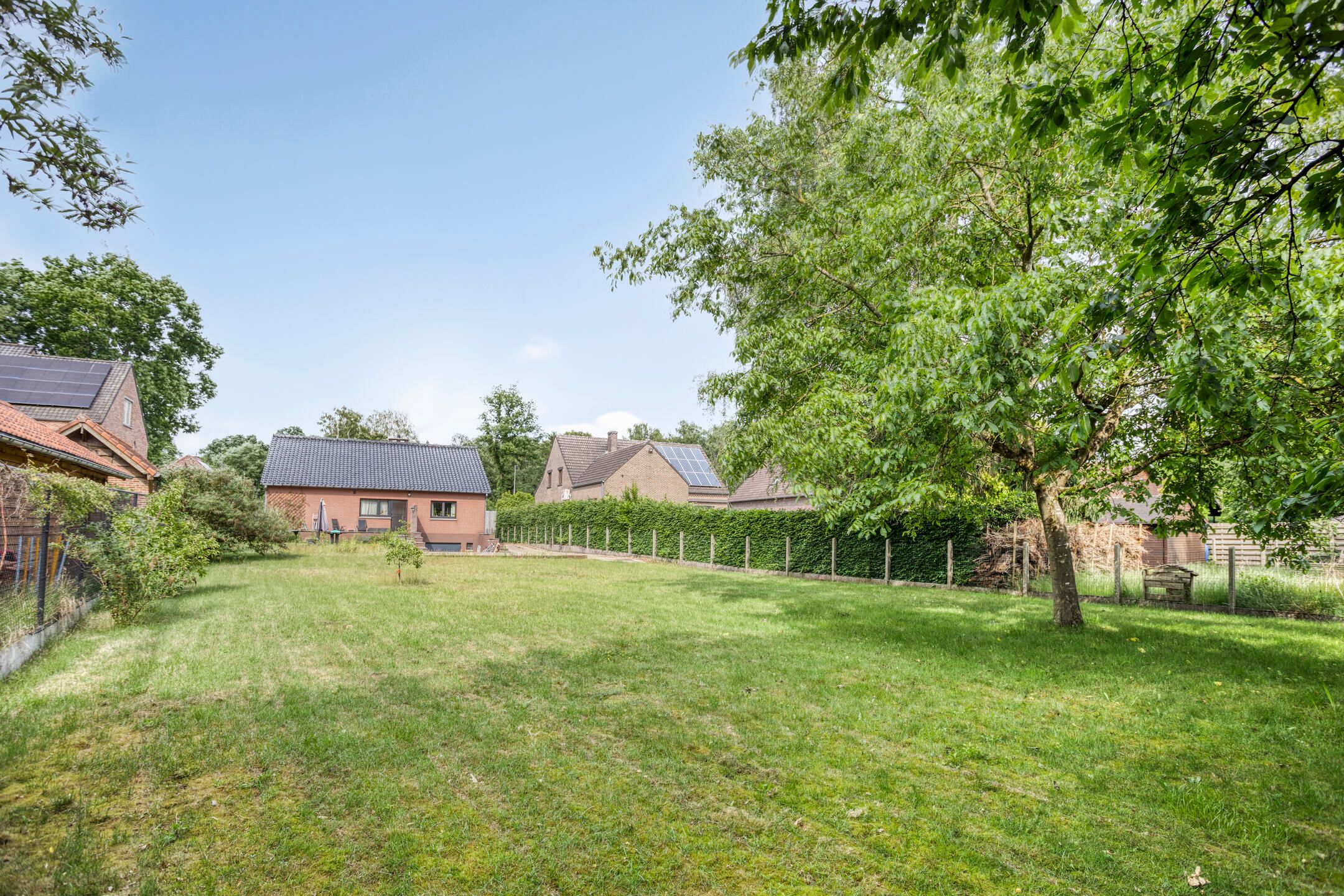 Te renoveren woning op ruim perceel foto 14