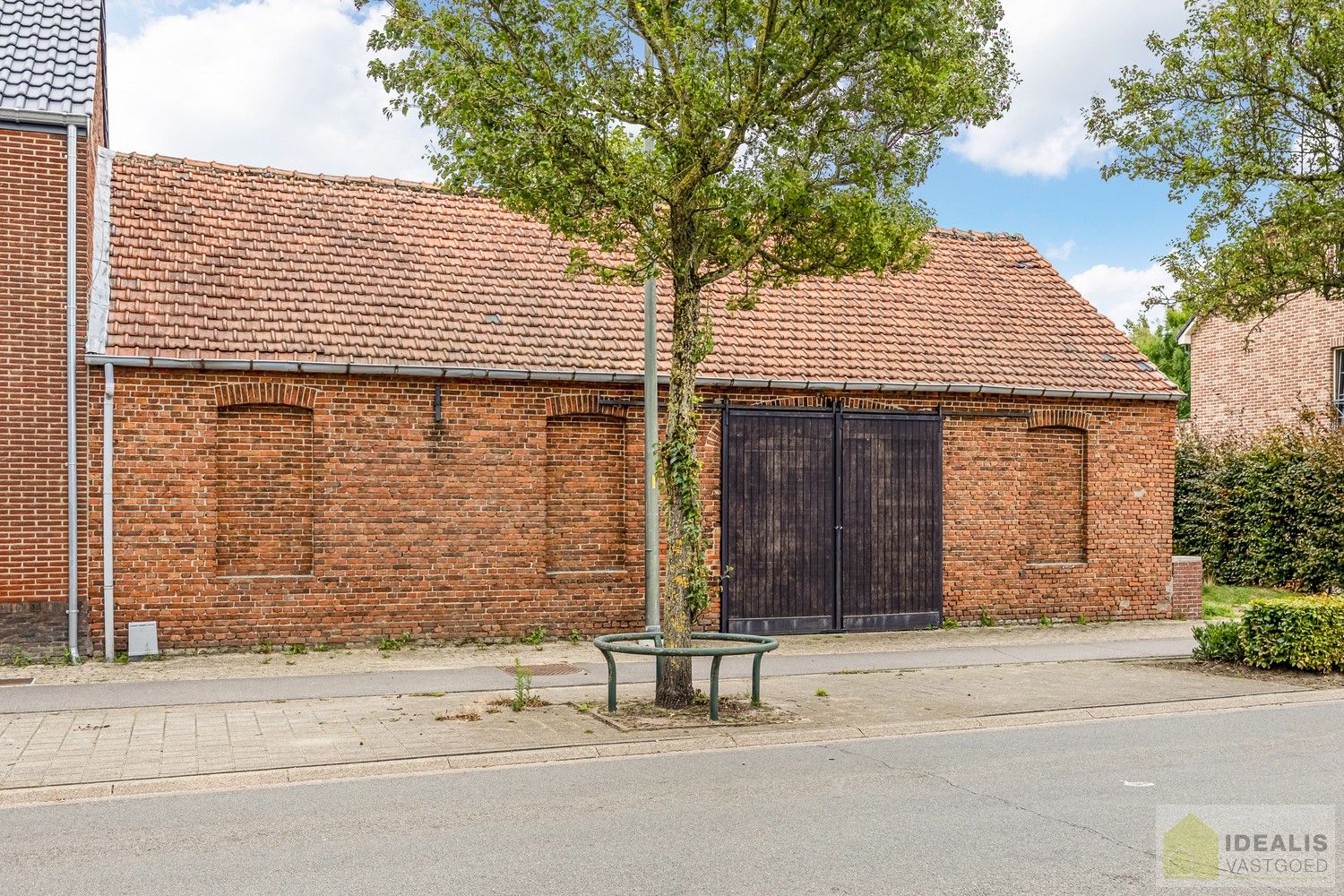 IDEALIS VASTGOED – LOODS/OPSLAGRUIMTE (+-220M²) UITERST GESCHIKT VOOR WIE OP ZOEK IS NAAR RUIMTE EN OPSLAG IN HET CENTRUM VAN PEER OP EEN ZEER GUNSTIGE LOCATIE! foto 8