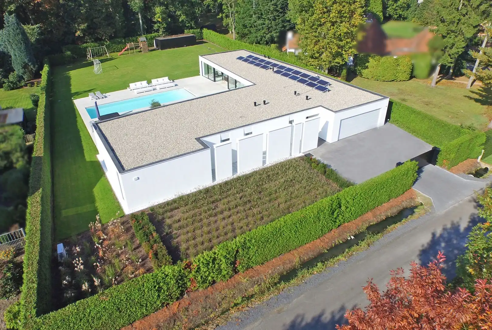 Exclusieve laagbouwvilla in residentiële buurt foto 2