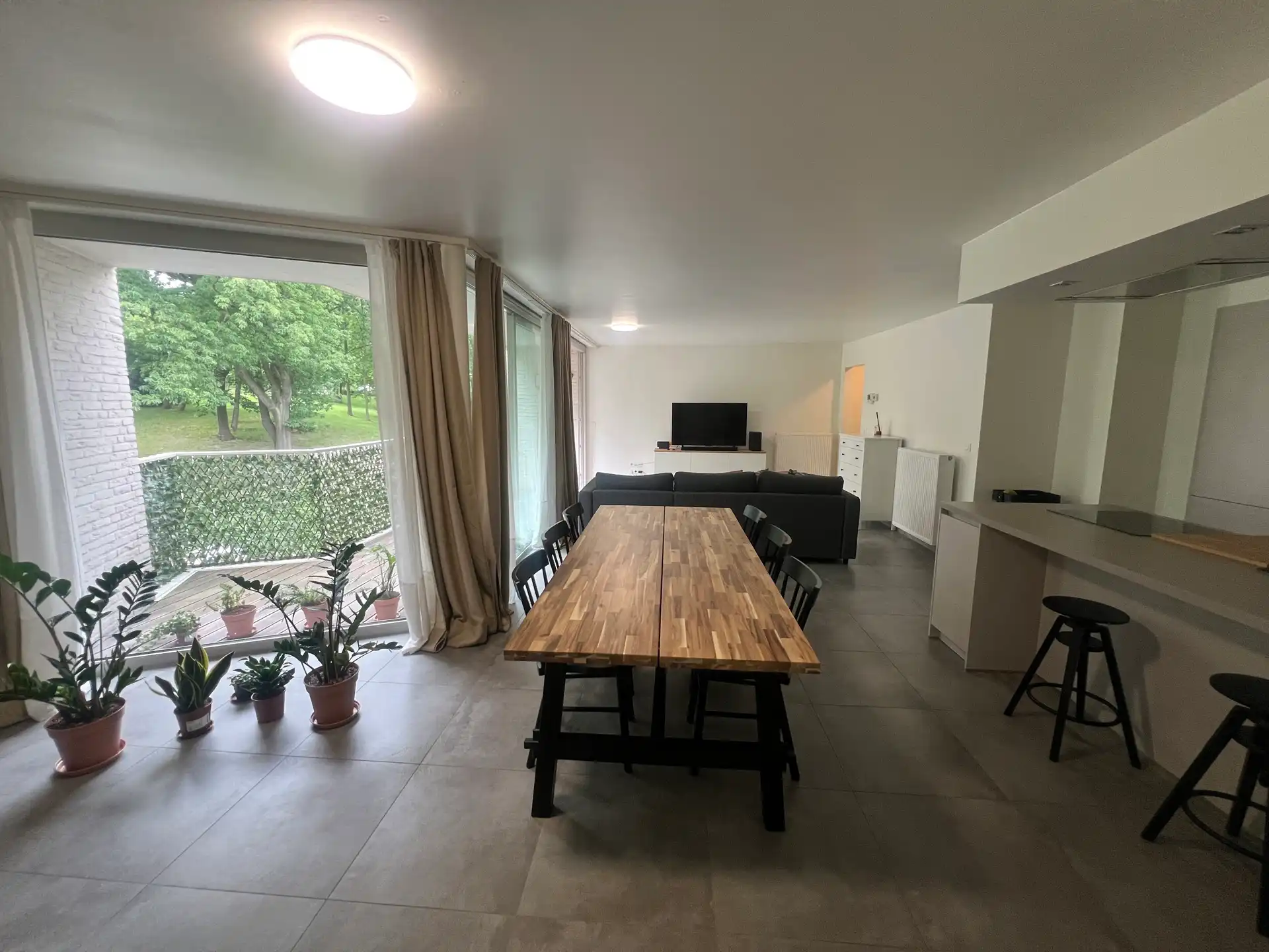 Ruim appartement met uniek groen uitzicht in hartje Genk foto 5