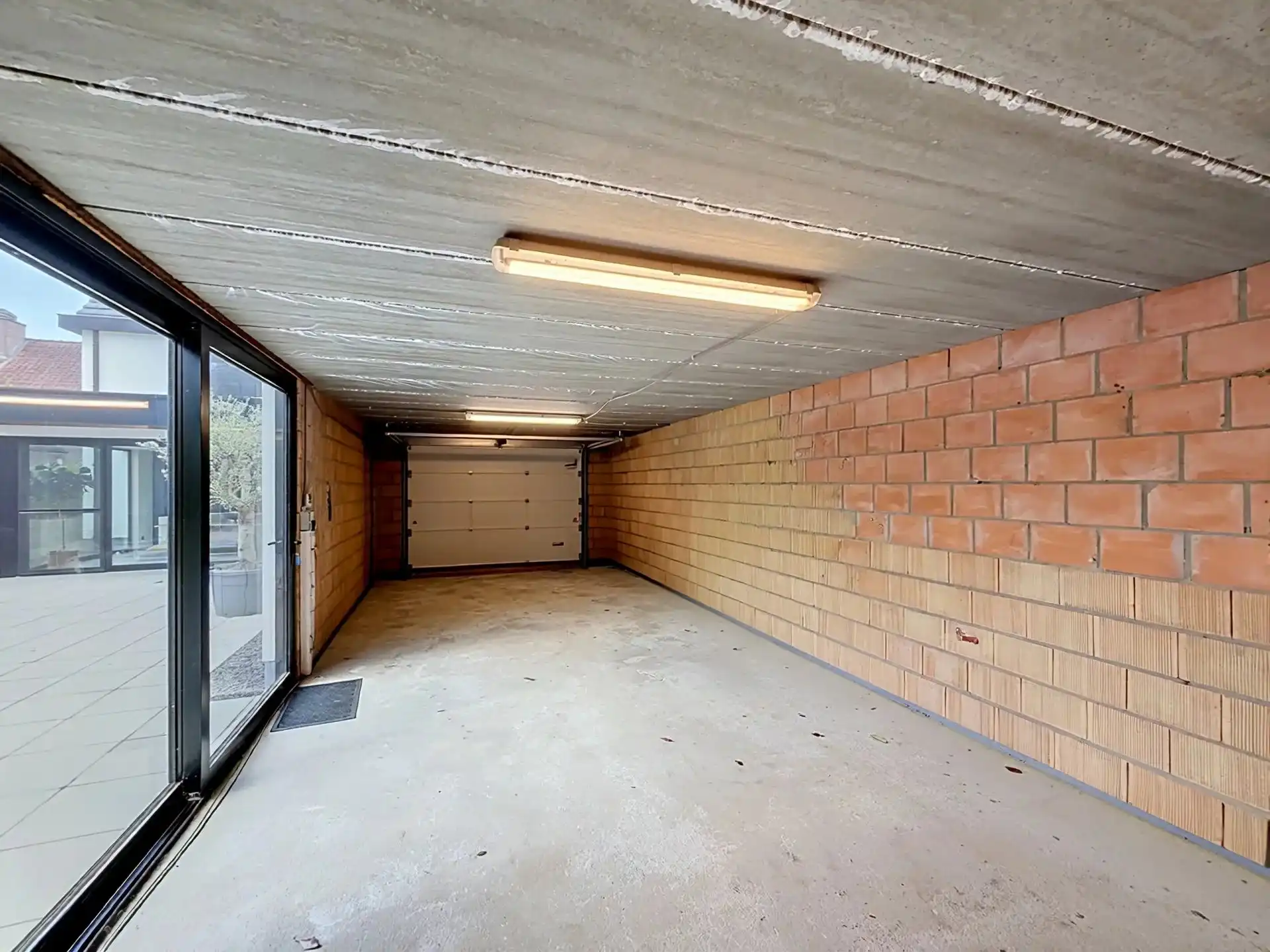 Zeer ruime villa voorzien van alle luxe met 3, mogelijk 5 slaapkamers en 2 badkamers foto 48