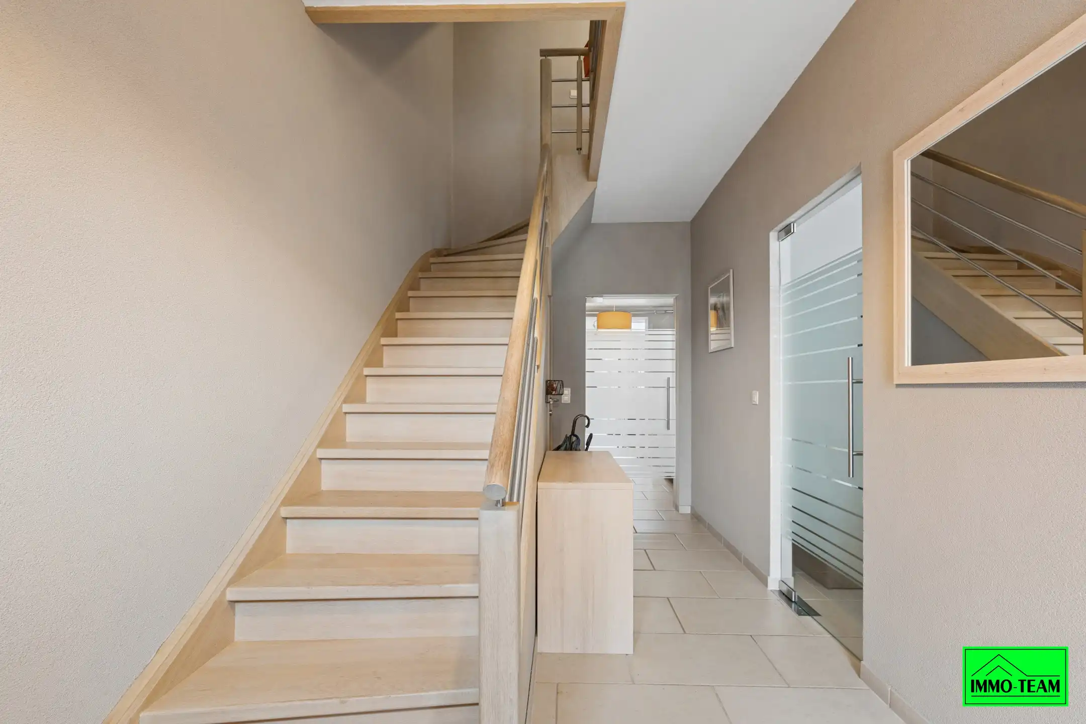  Volledig gerenoveerde en instapklare 2-gevelwoning  foto 14