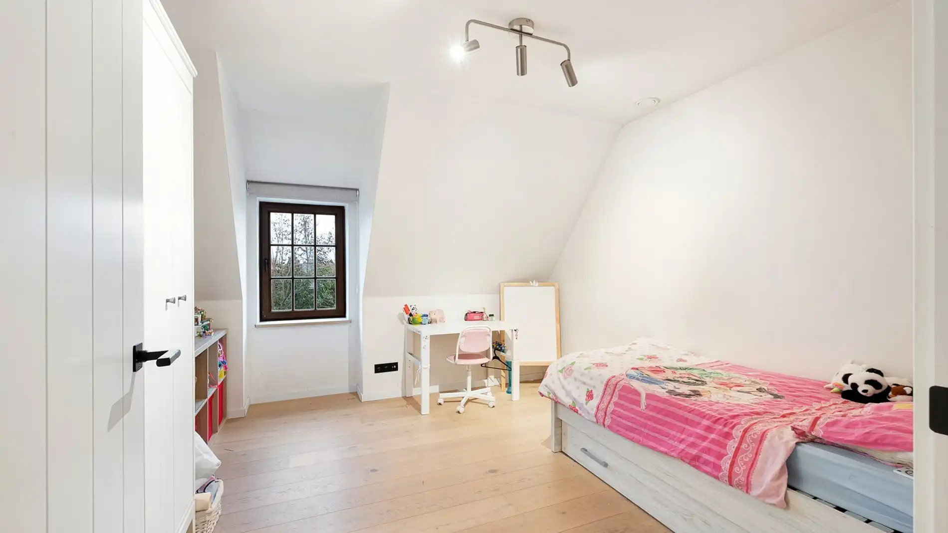 Fantastisch huis op een groene locatie te Moerkerke foto 18