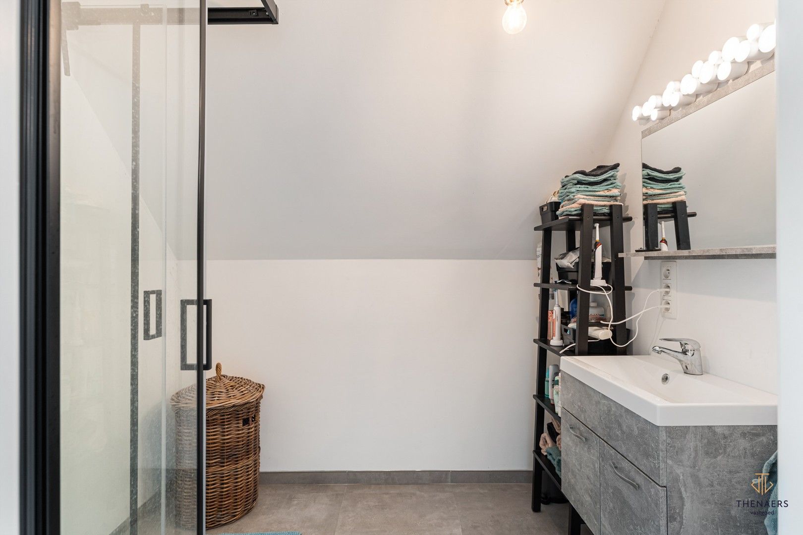 RECENTE MODERNE WONING MET ZWEMBAD & OPTIONEEL AAN TE KOPEN WEIDE VAN 1HA. foto 24