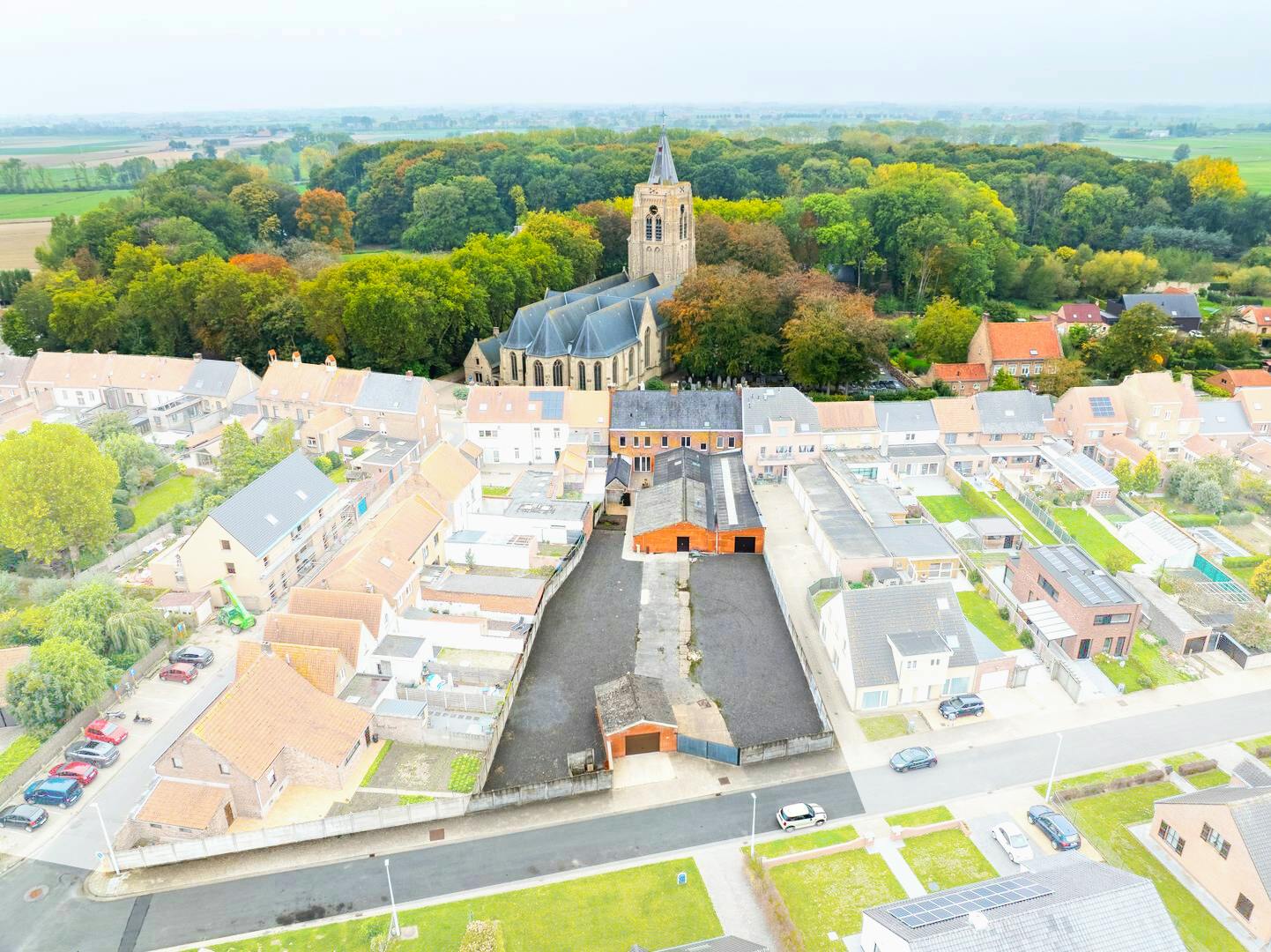 Polyvalent eigendom: woning, winkelruimte én loods te koop in Merkem op 1.885m² foto 3