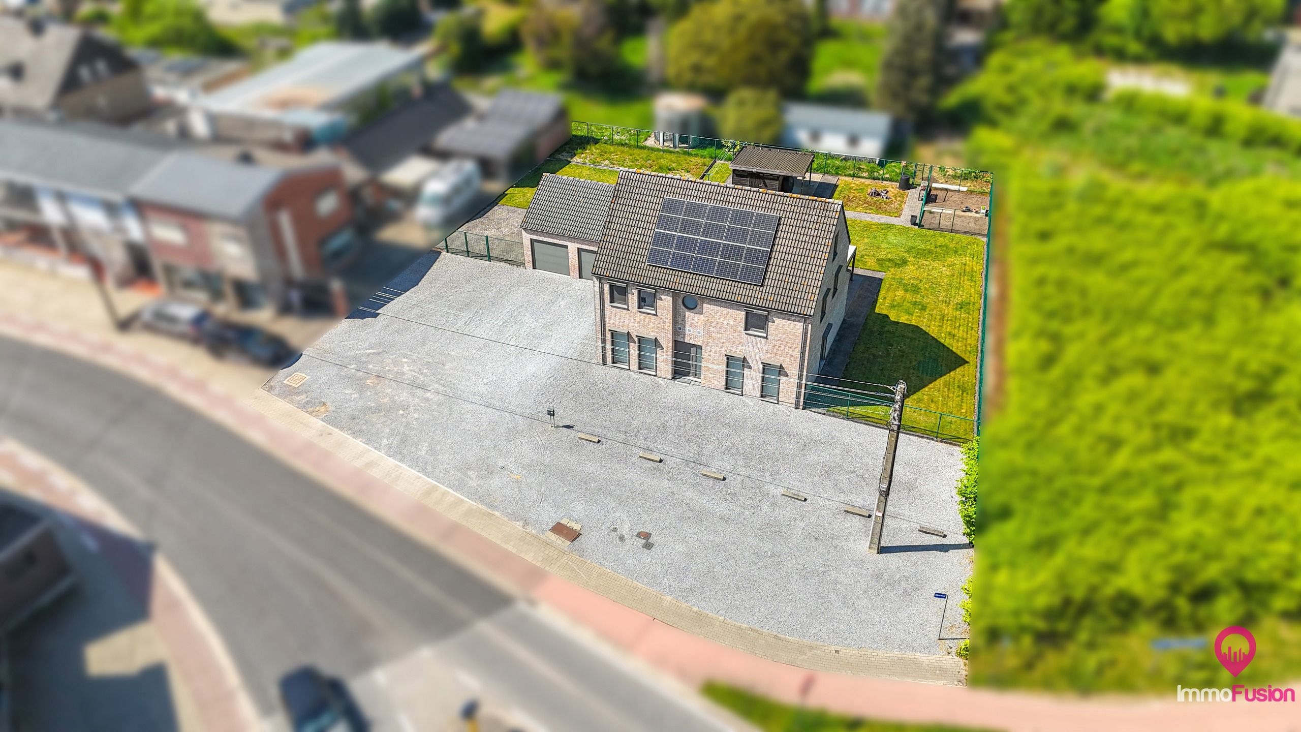 Ruime gezinswoning met 3 slpks, dubbele garage en grote tuin! foto 58