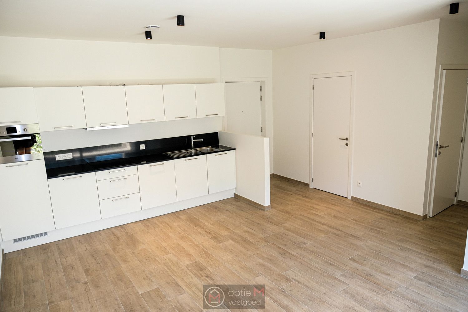 MOOI GELEGEN APPARTEMENT IN QUARTIER BLEU MET PARKING EN BERGING foto 3