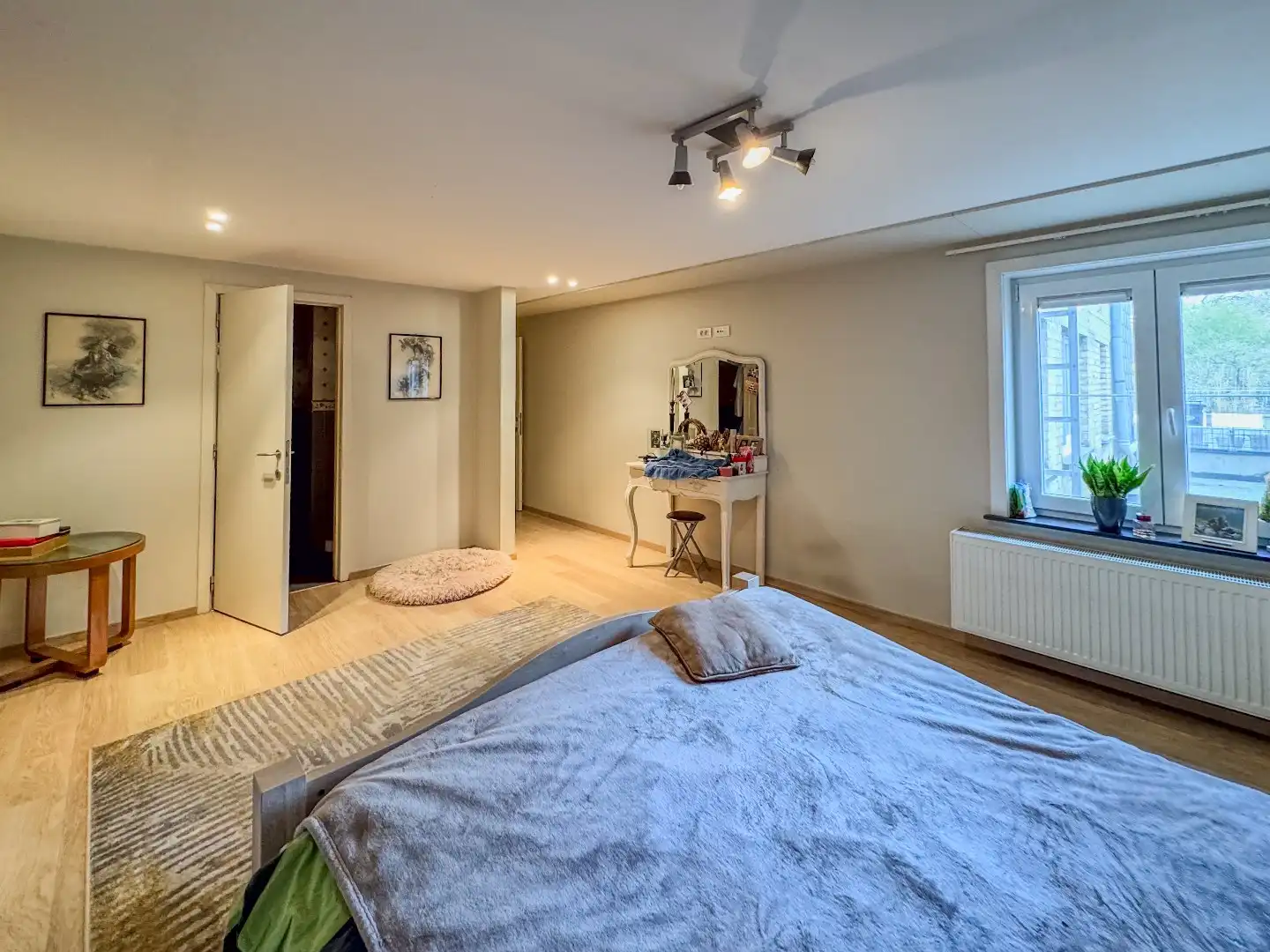 Zeer ruim appartement met 3 slaapkamers, 3 badkamers en gigantisch terras. foto 10