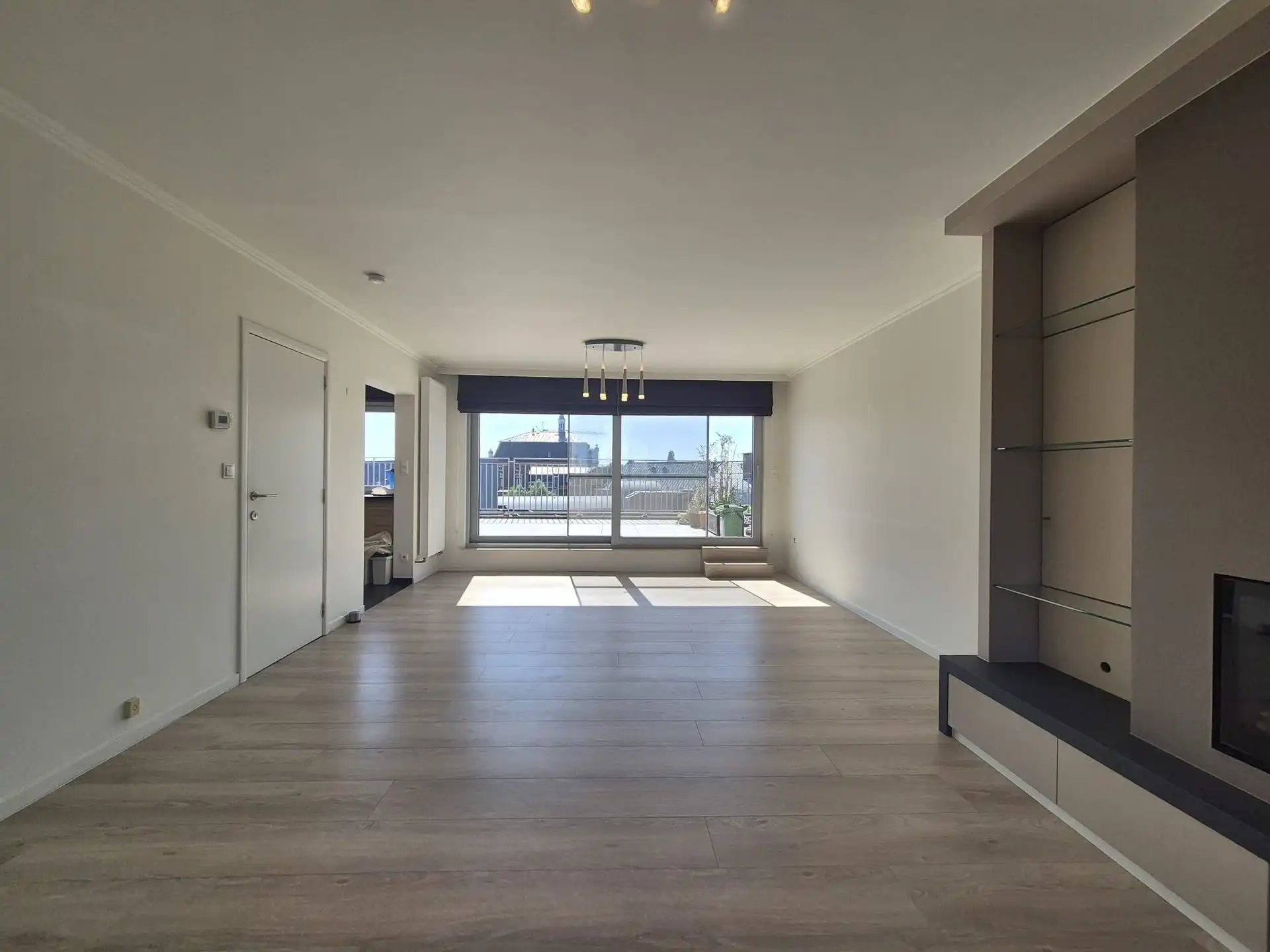 3-slaapkamer appartement met zeer groot terras huur in het centrum van Wetteren. foto 2