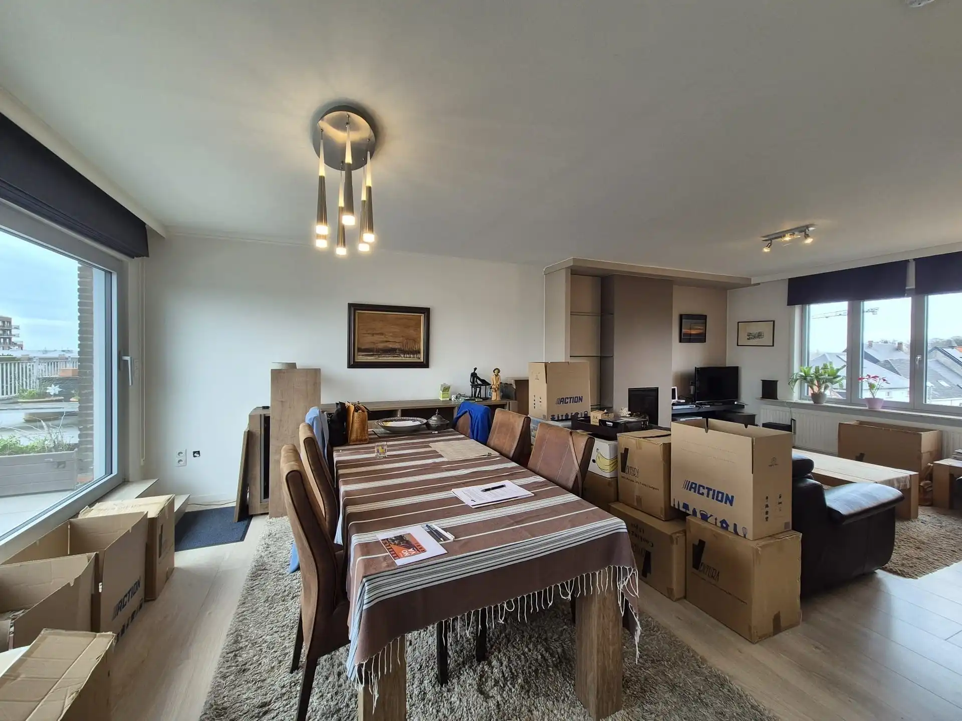 3-slaapkamer appartement met zeer grote terras huur in het centrum van Wetteren. foto 2