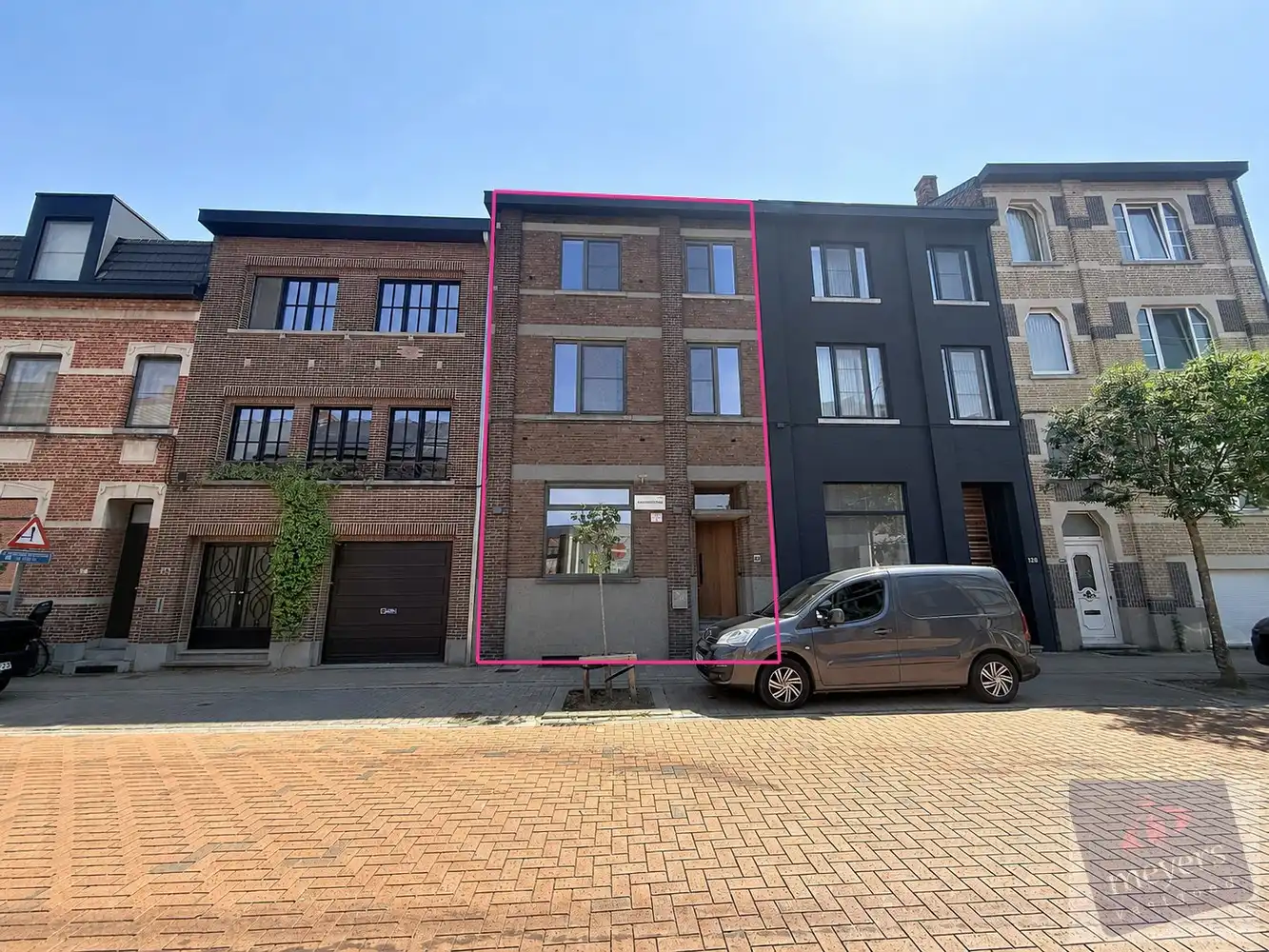 Moderne en energiezuinige gezinswoning met tuin te huur in Hasselt foto {{pictureIndex}}