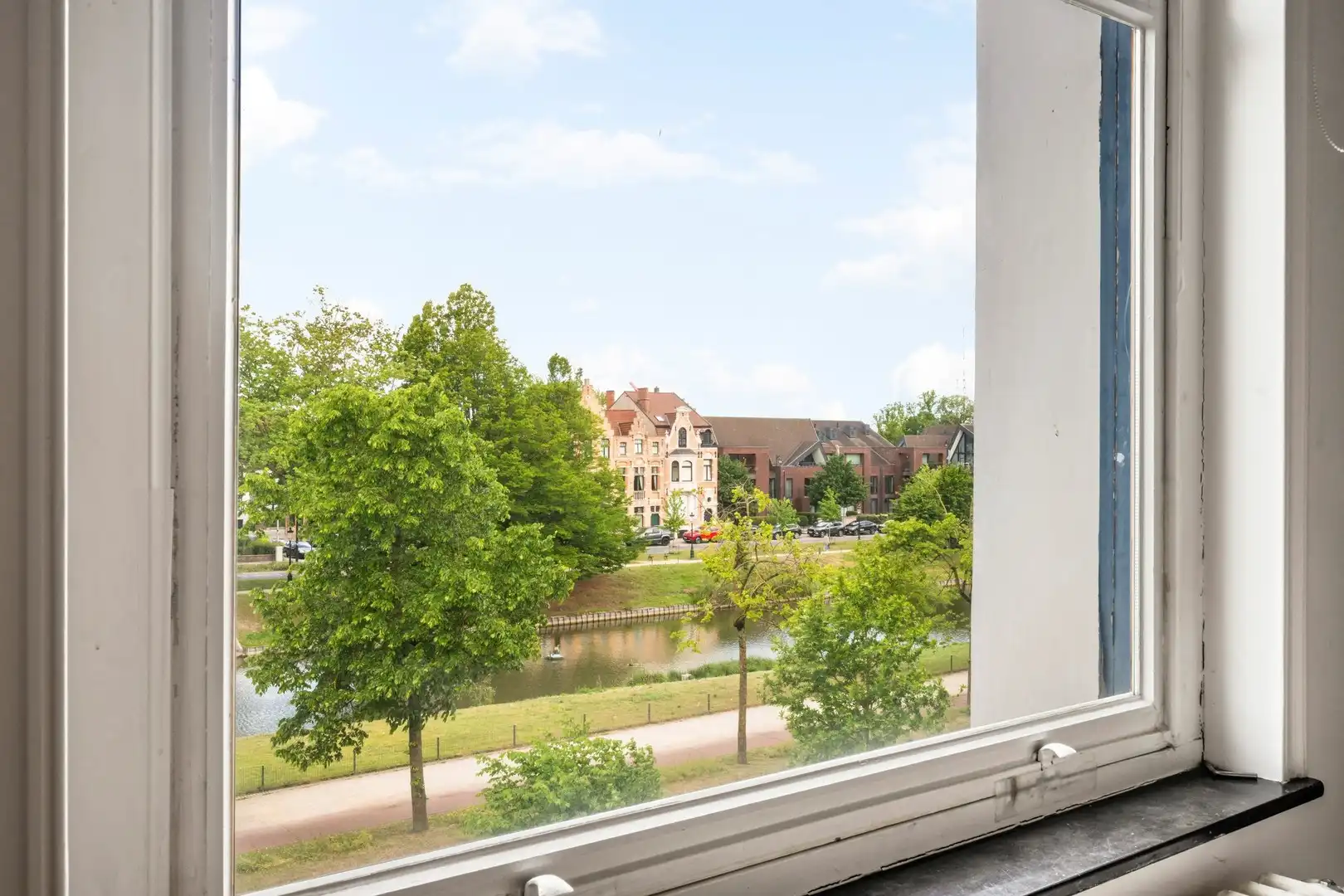 Uiterst ruim burgerhuis met prachtige tuin en enorm veel mogelijkheden foto 23