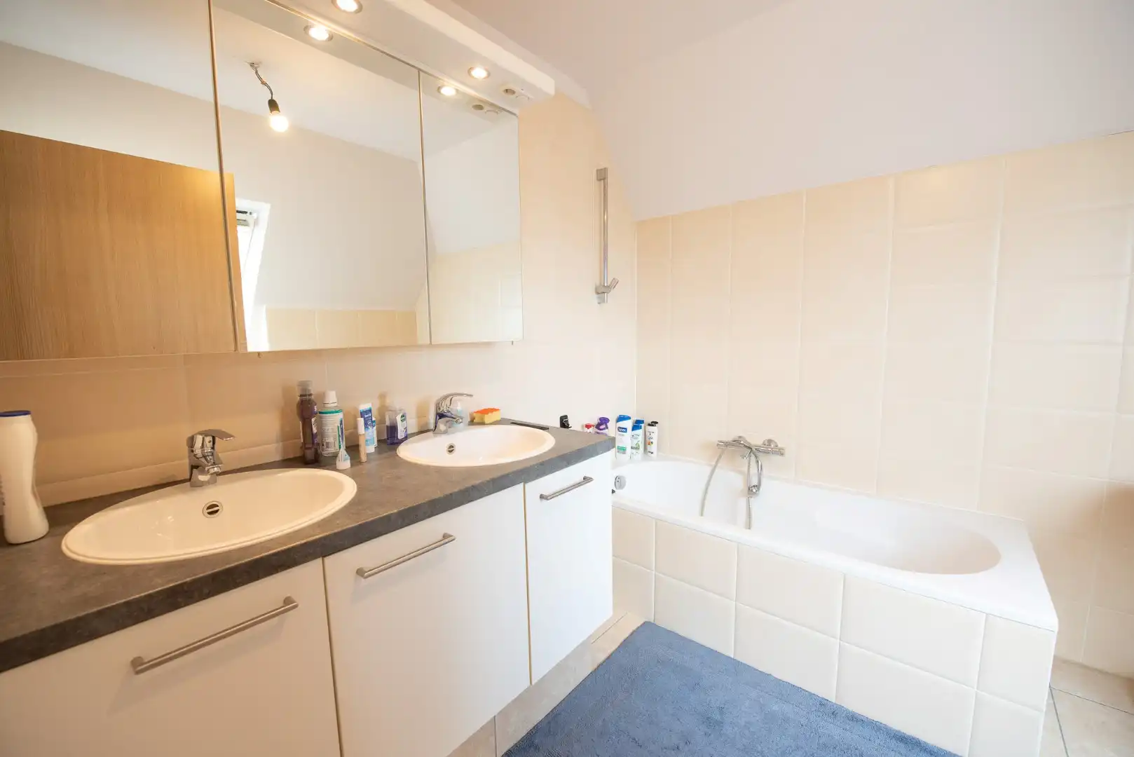 Appartement met één slaapkamer en garagebox te huur foto 7