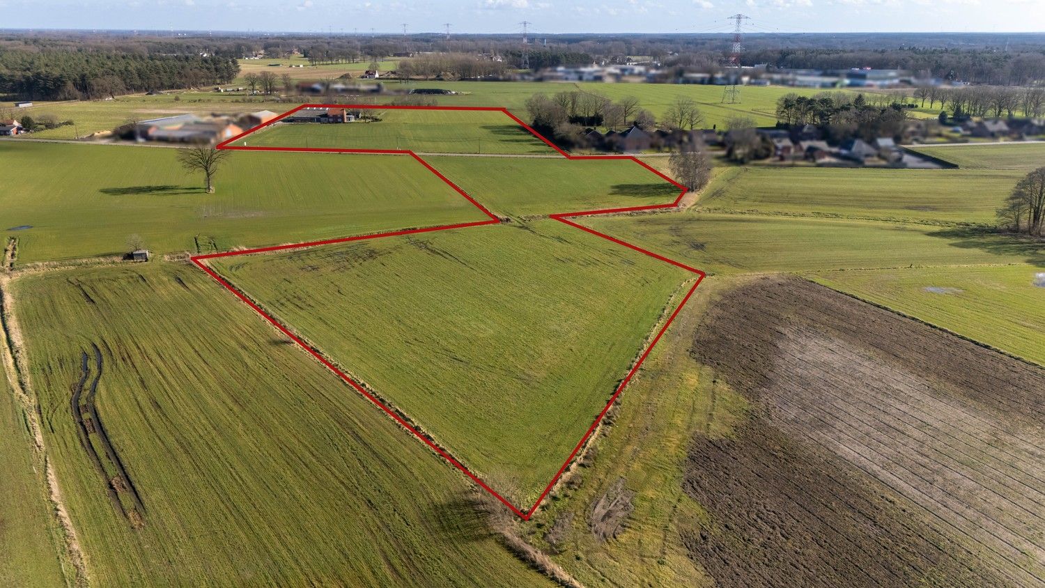 Prachtige hoeve op een ruim perceel van maar liefst 5ha 12a 12ca foto 2