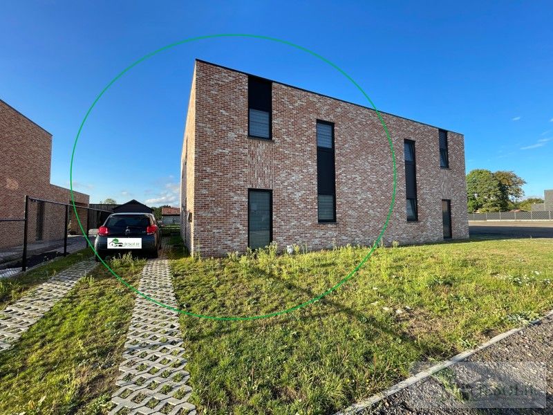 Ruime, energiezuinige nieuwbouwwoning - TE HUUR foto {{pictureIndex}}