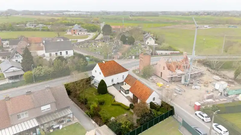 Hoekperceel van 834 m² met karakterwoning en ontwikkelingspotentieel te Olsene (Zulte). foto 6