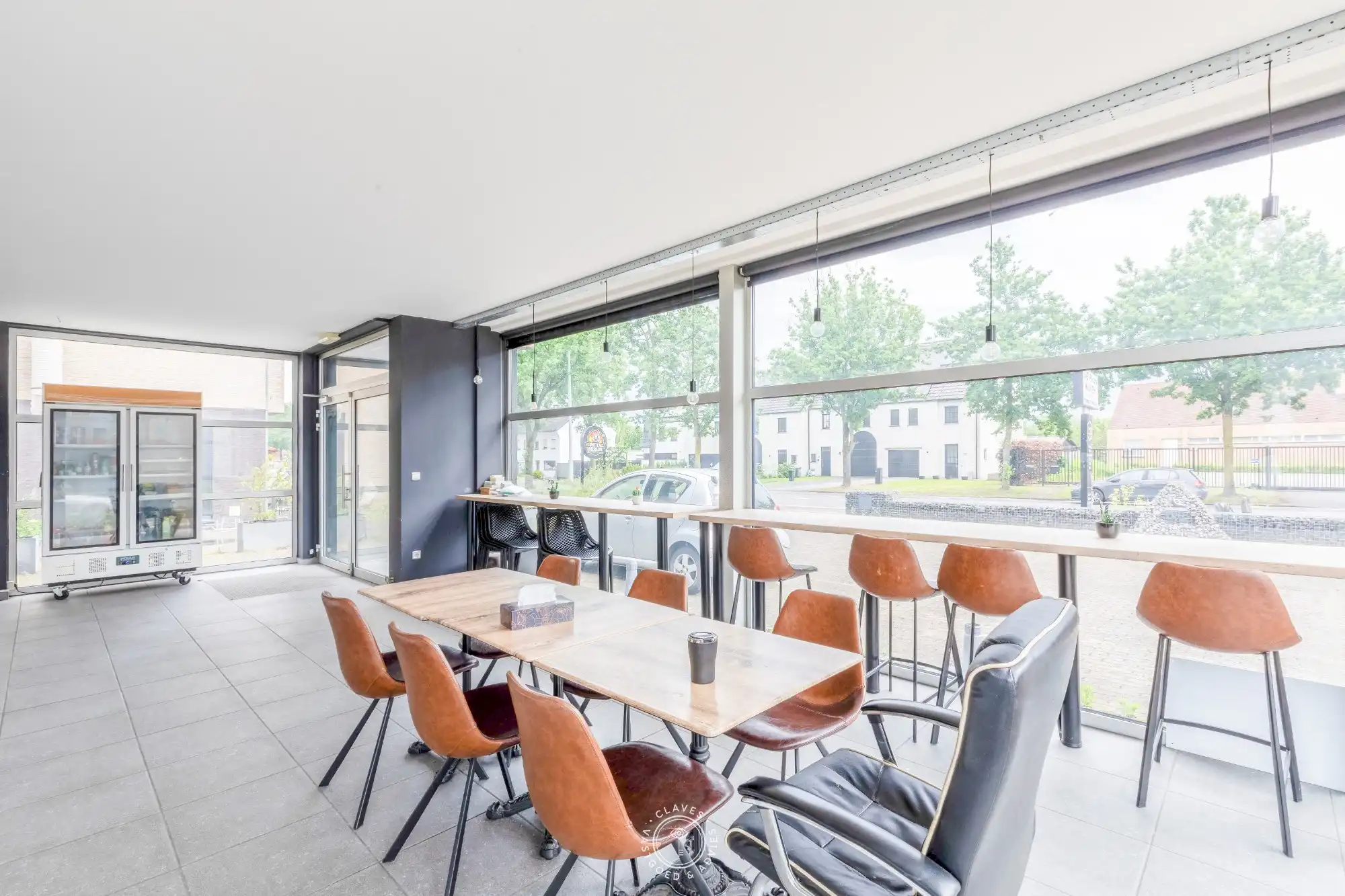 Instapklaar handelspand op centrale locatie met uitstekende visibiliteit foto 5