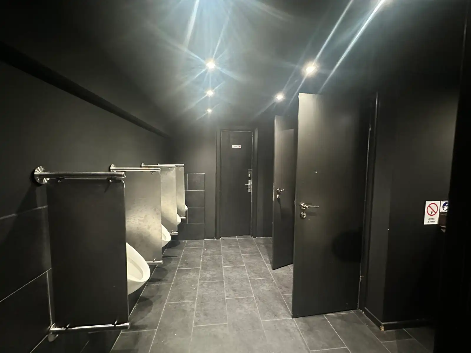 Ruim en veelzijdig pand op toplocatie in het Eilandje foto 5