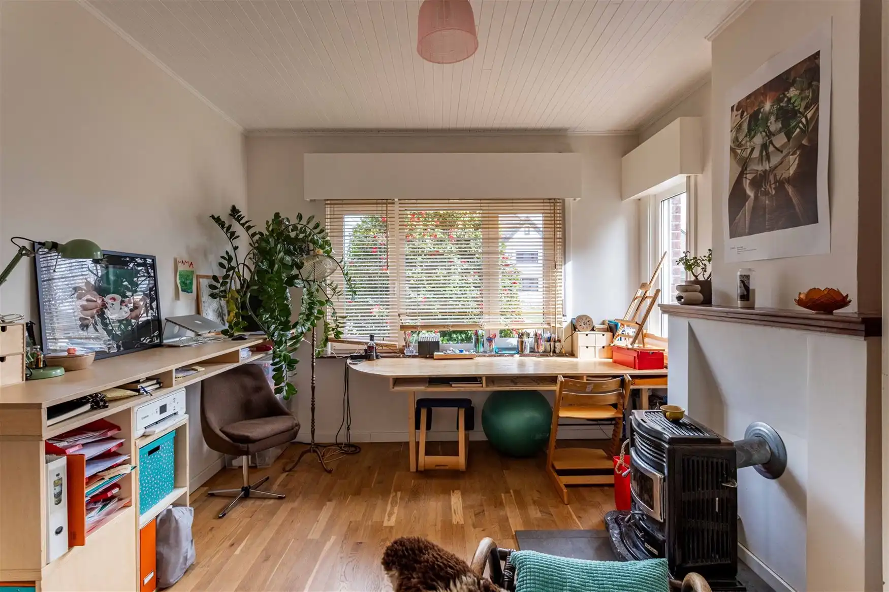 Een huis met karakter. Een tuin met sfeer foto 6