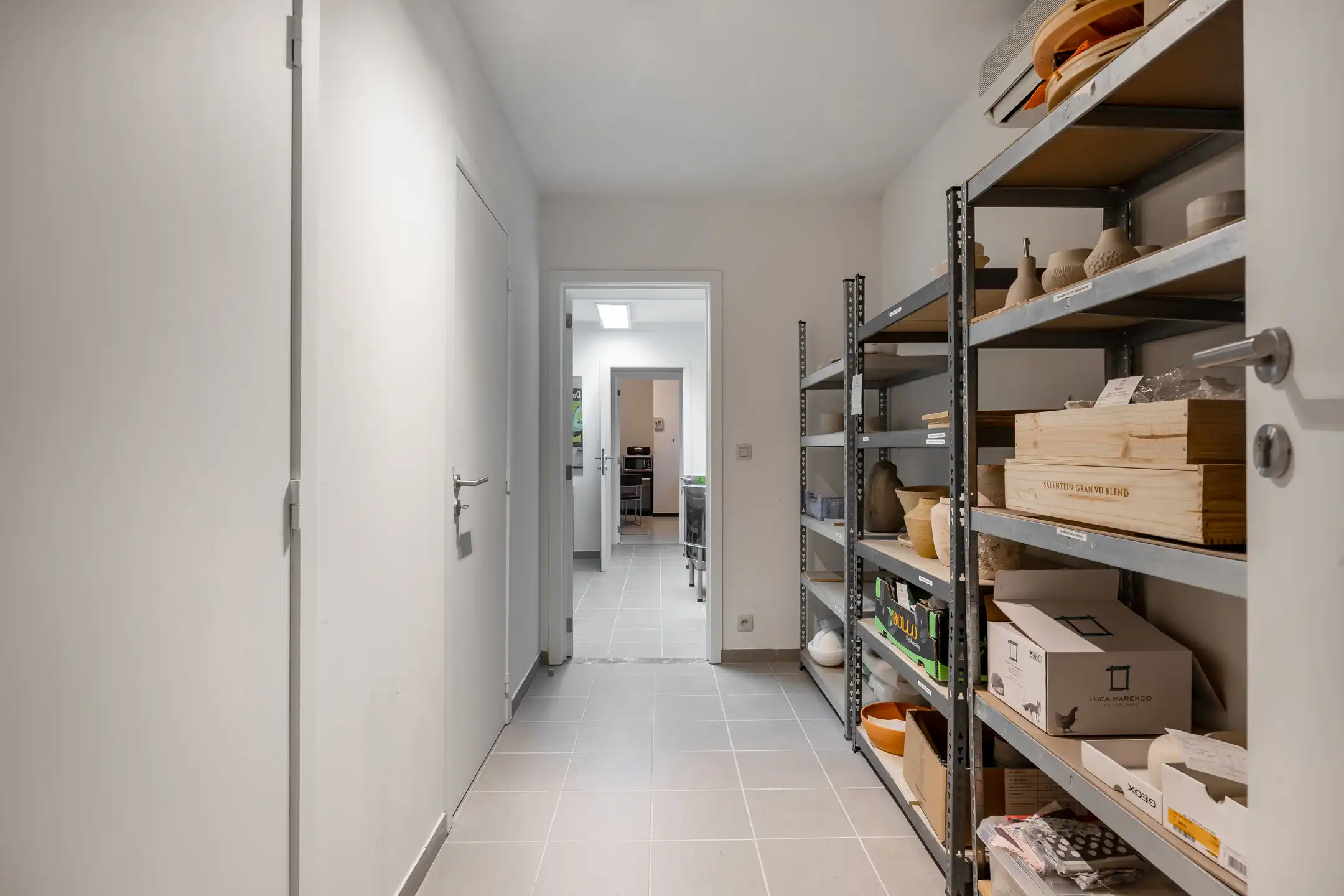 Handelsgelijkvloers met veel potentieel in Sint-Antonius foto 9