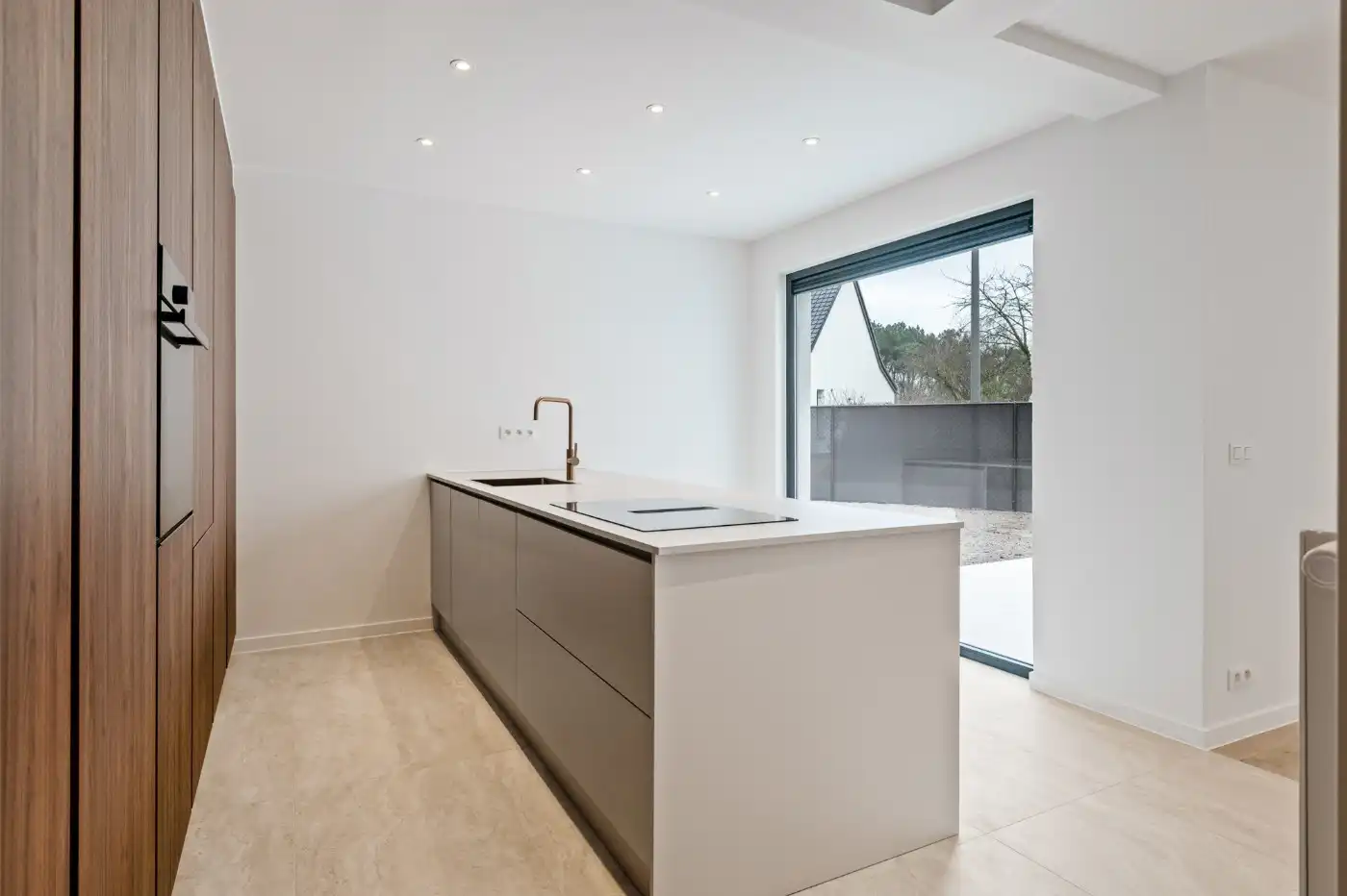 Prachtig gerenoveerde open bebouwing met 3 slpk. en autostaanplaats foto 8