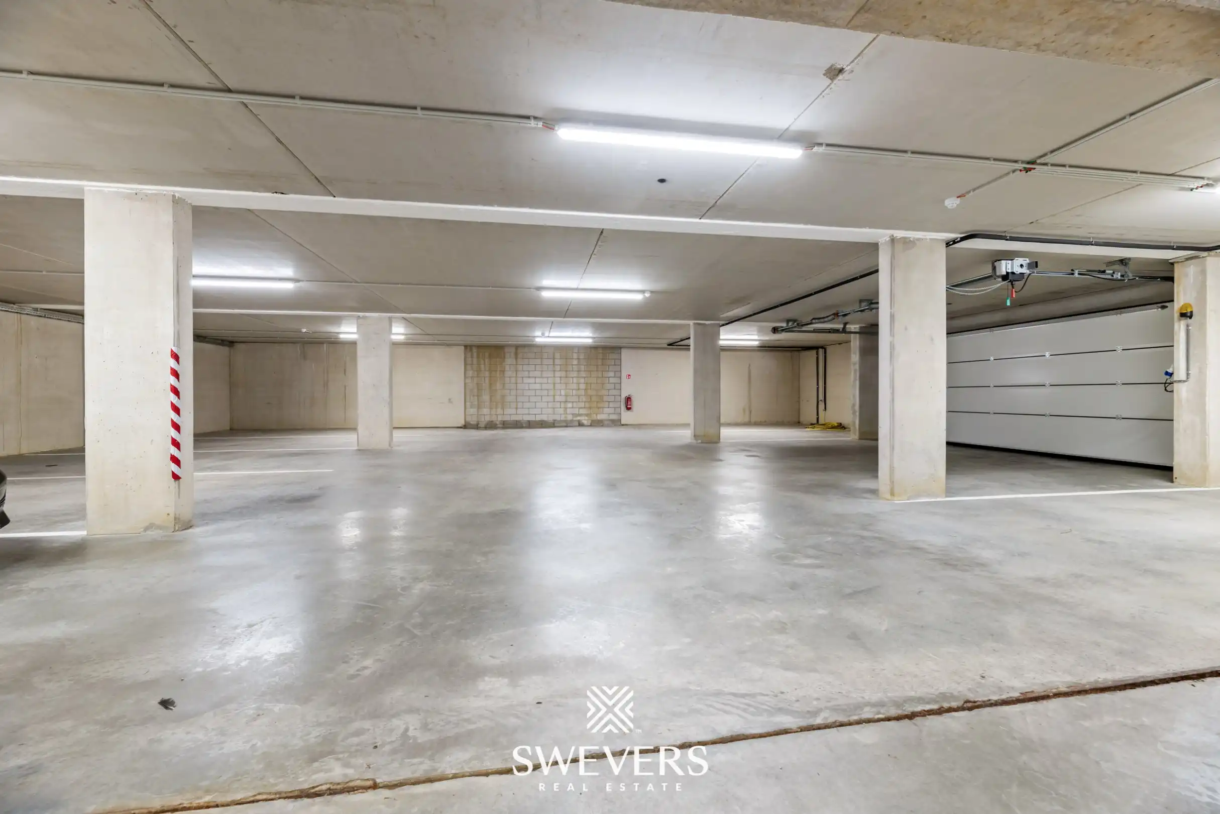 Recent 2-slaapkamerappartement met ruim terras en parking foto 23