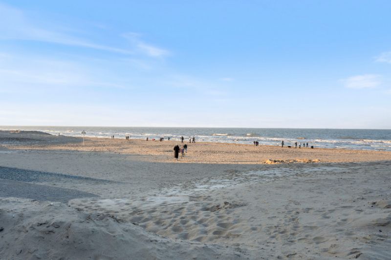 Gerenoveerd 3 slaapkamer, 2 badkamer appartement op de zeedijk in Sint-Idesbald met balkon foto 17