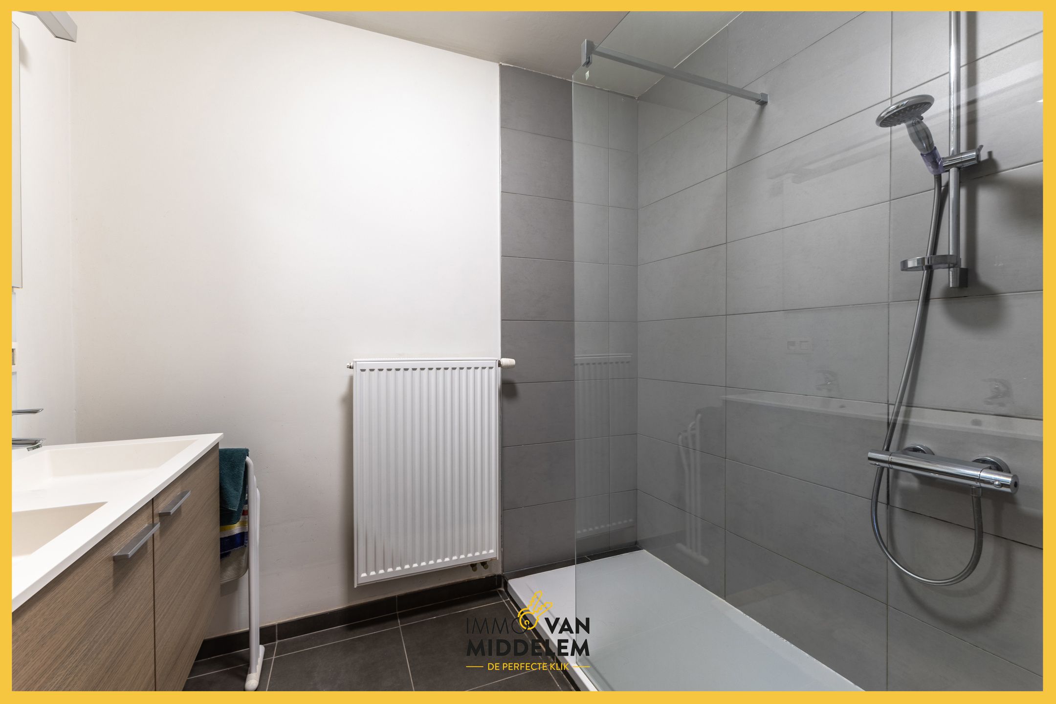 INSTAPKLAAR GELIJKVLOERS 2-KAMER APPARTEMENT - GROOT TERRAS foto 11