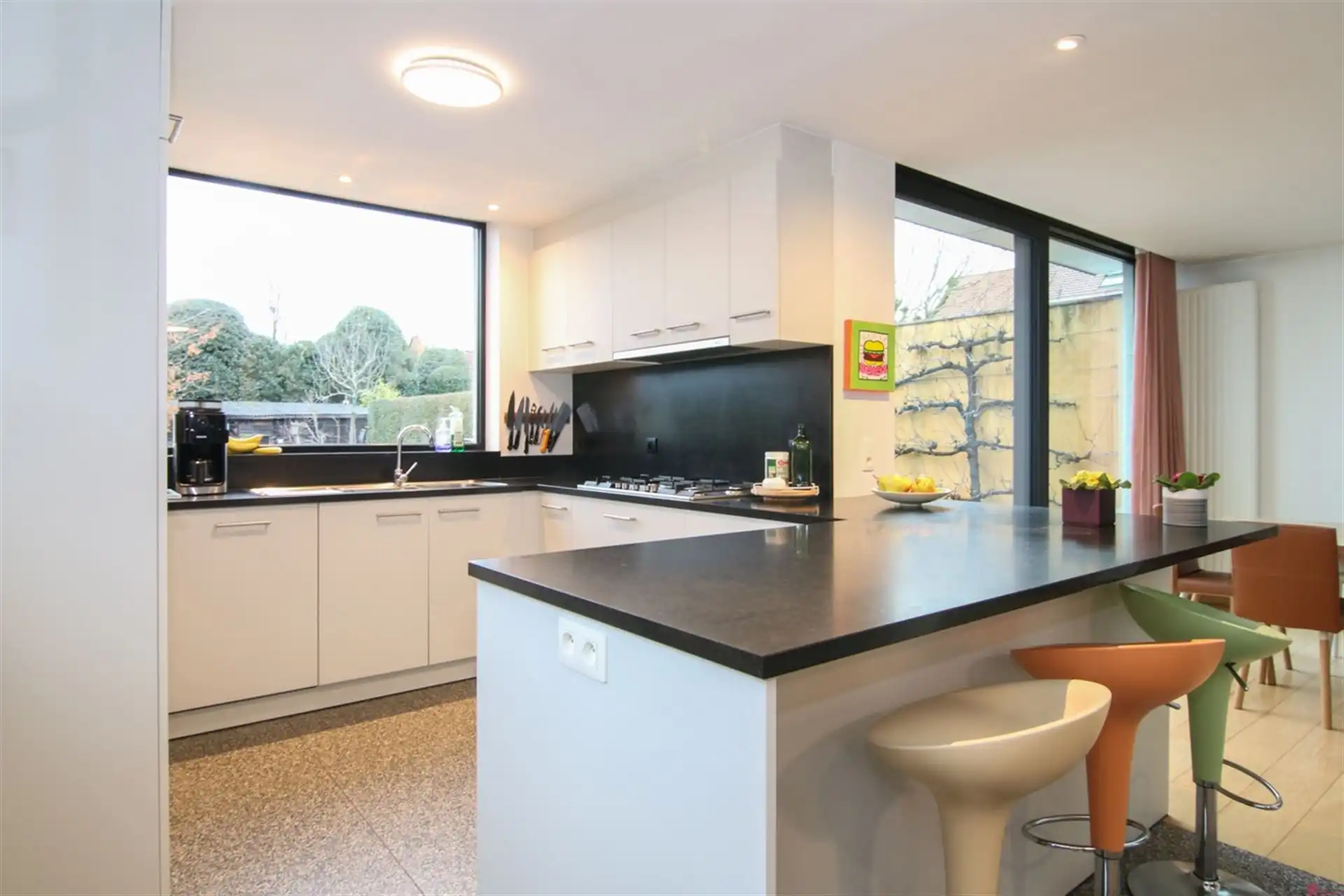 Prachtig vernieuwde halfopen woning op Pius-X foto 11