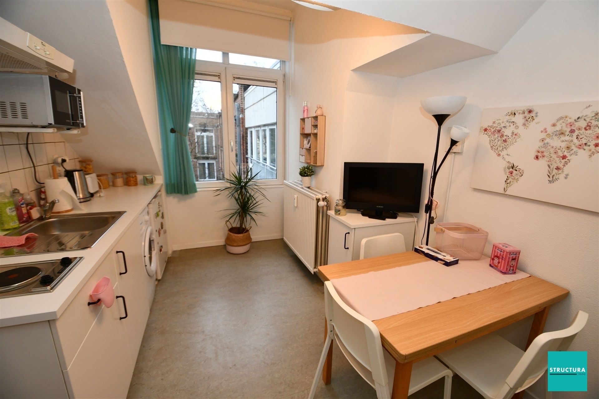 Interessant studio-appartement TE KOOP in de Koningsstraat te  Sint-Joost. foto 2