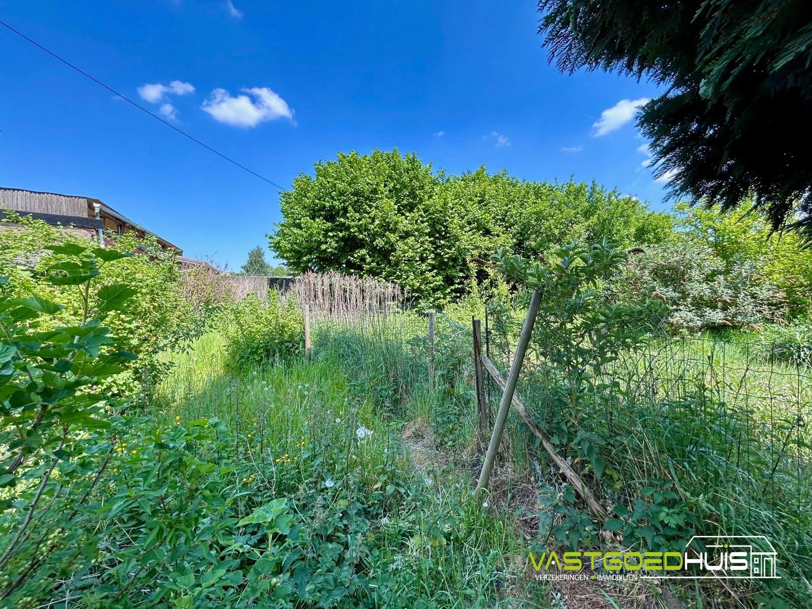 Ruime gezinswoning met garage en tuin foto 27