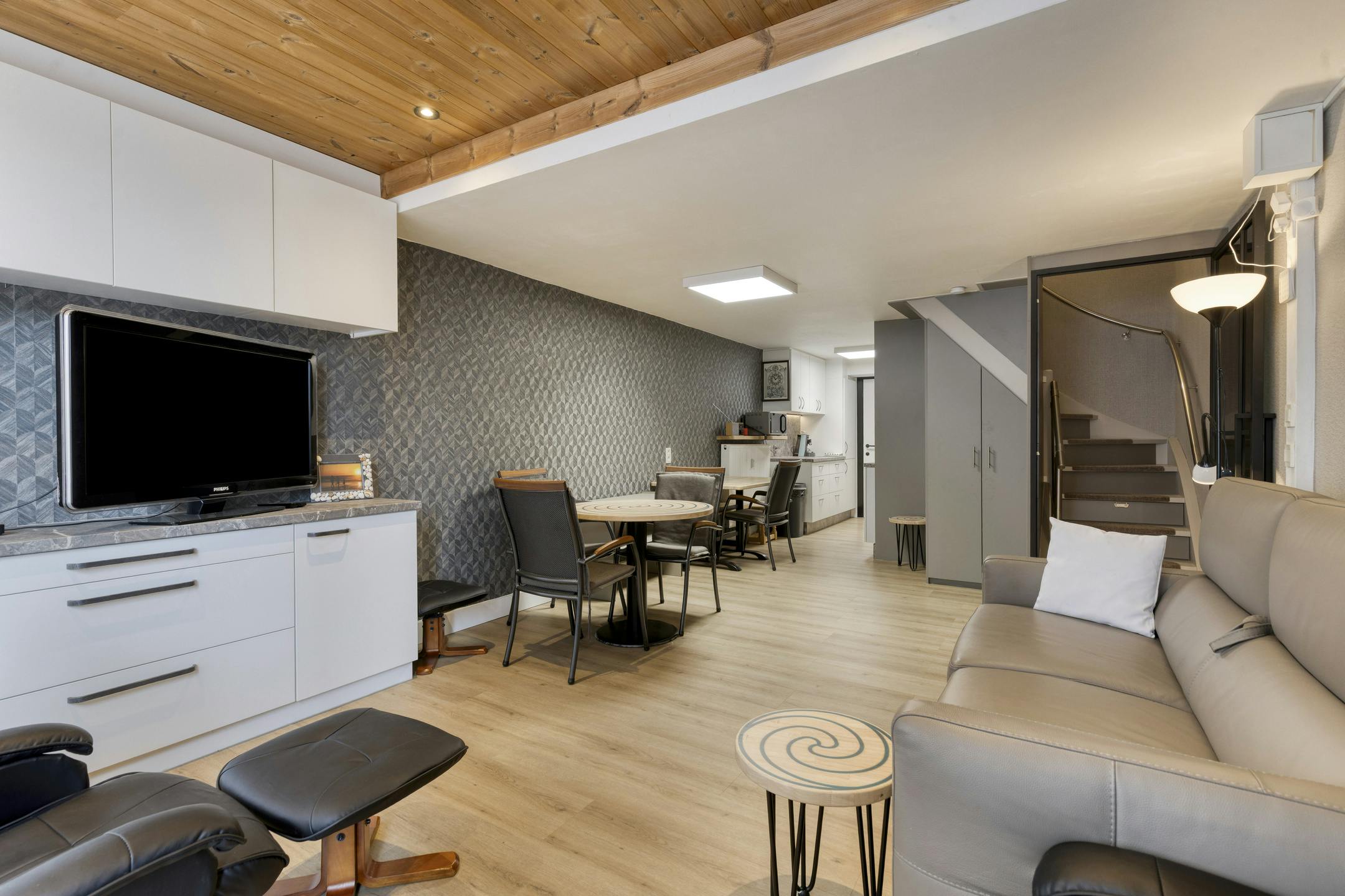 Gerenoveerd duplex appartement te koop in Blankenberge foto 3