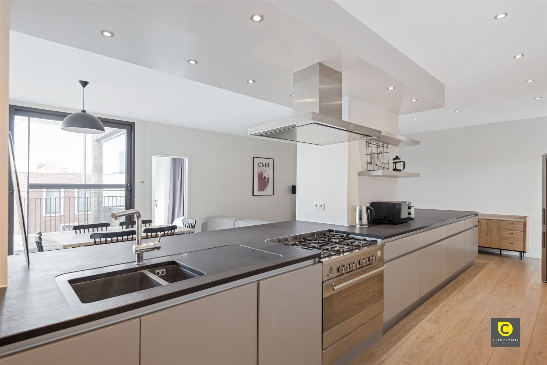 Luxueus penthouse met 6 SLPKS, 2 BDKS en dakterras! foto 3